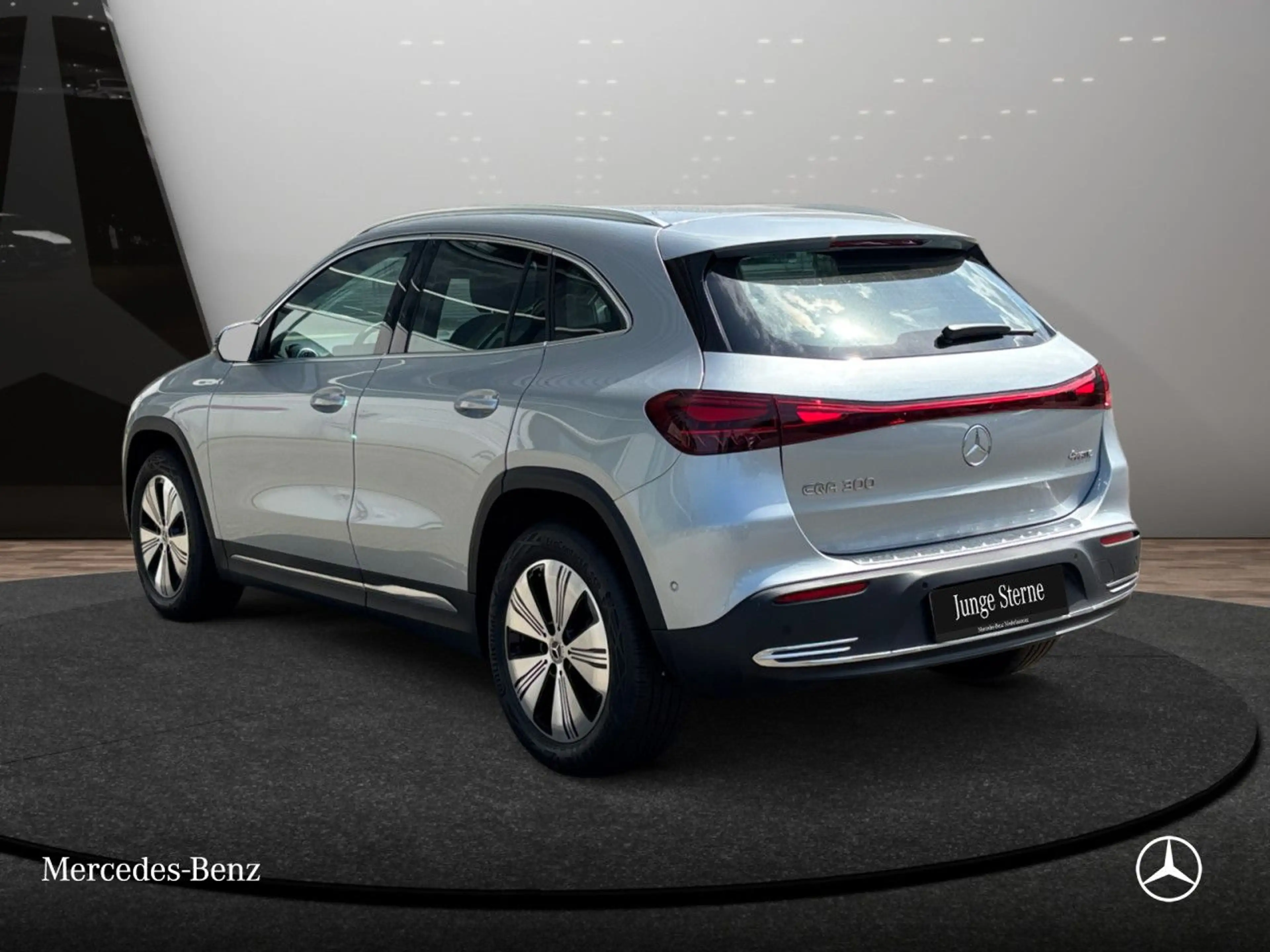 Mercedes-Benz EQA 300 4M PROG+ADVANCED+AHK+KAMERA+SPUR — photo 10