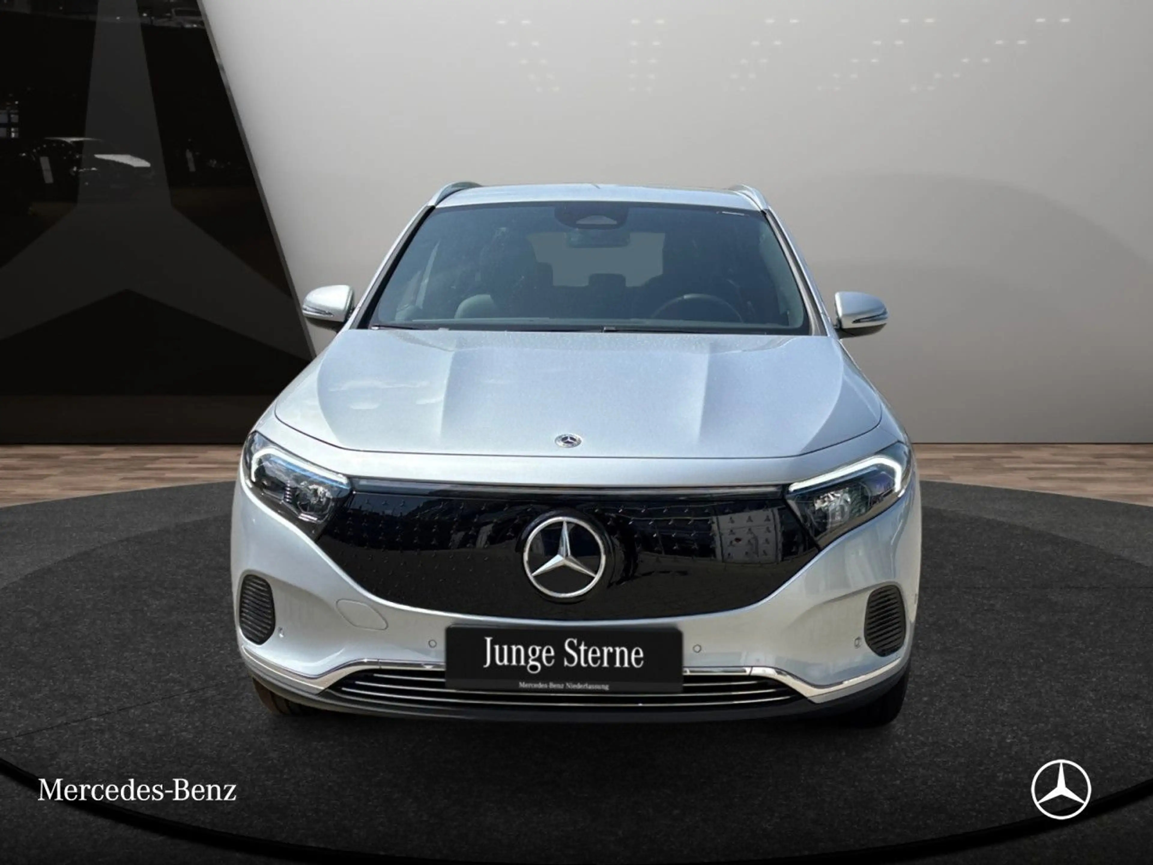Mercedes-Benz EQA 300 4M PROG+ADVANCED+AHK+KAMERA+SPUR — photo 3
