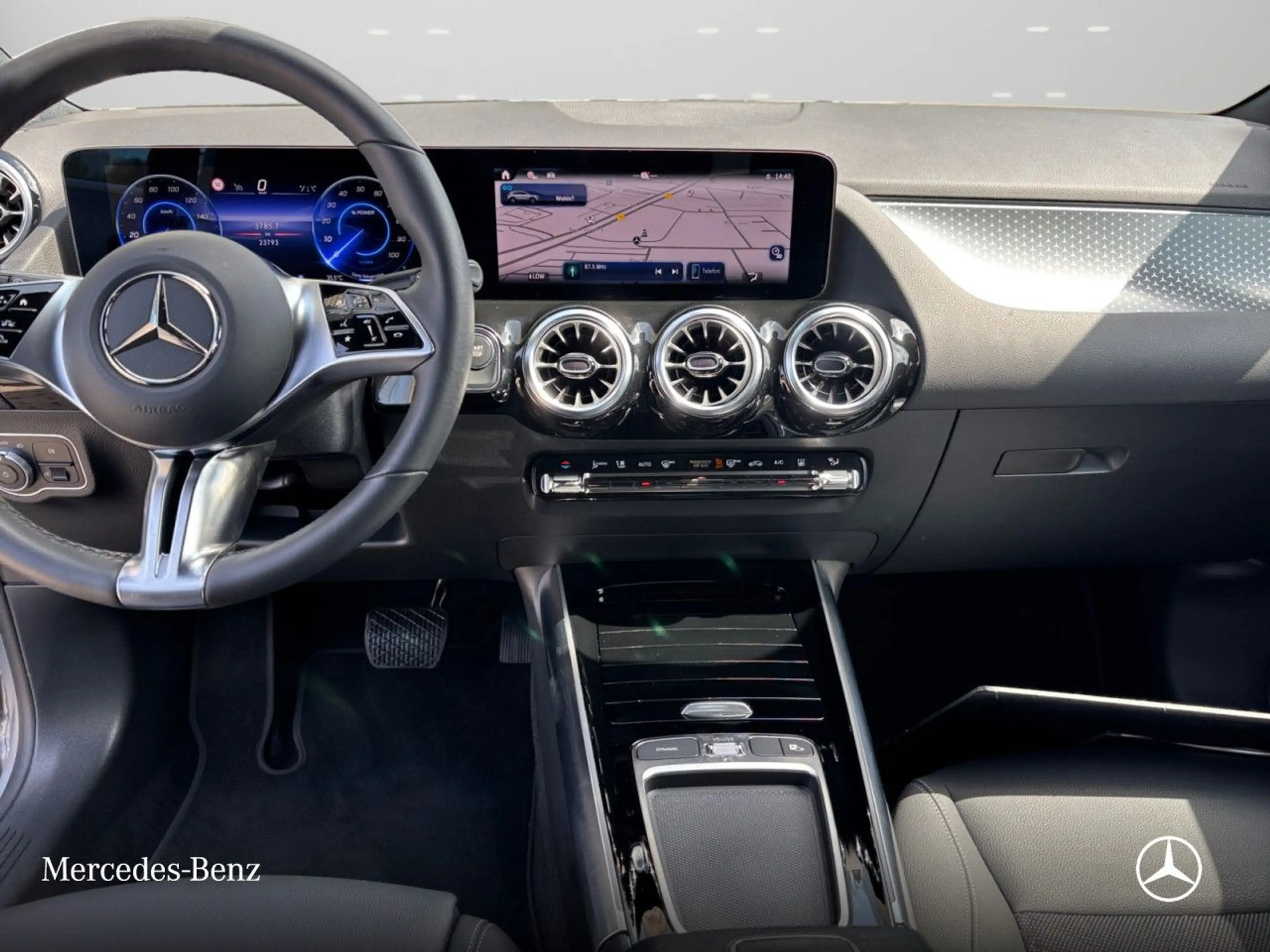 Mercedes-Benz EQA 300 4M PROG+ADVANCED+AHK+KAMERA+SPUR — photo 13