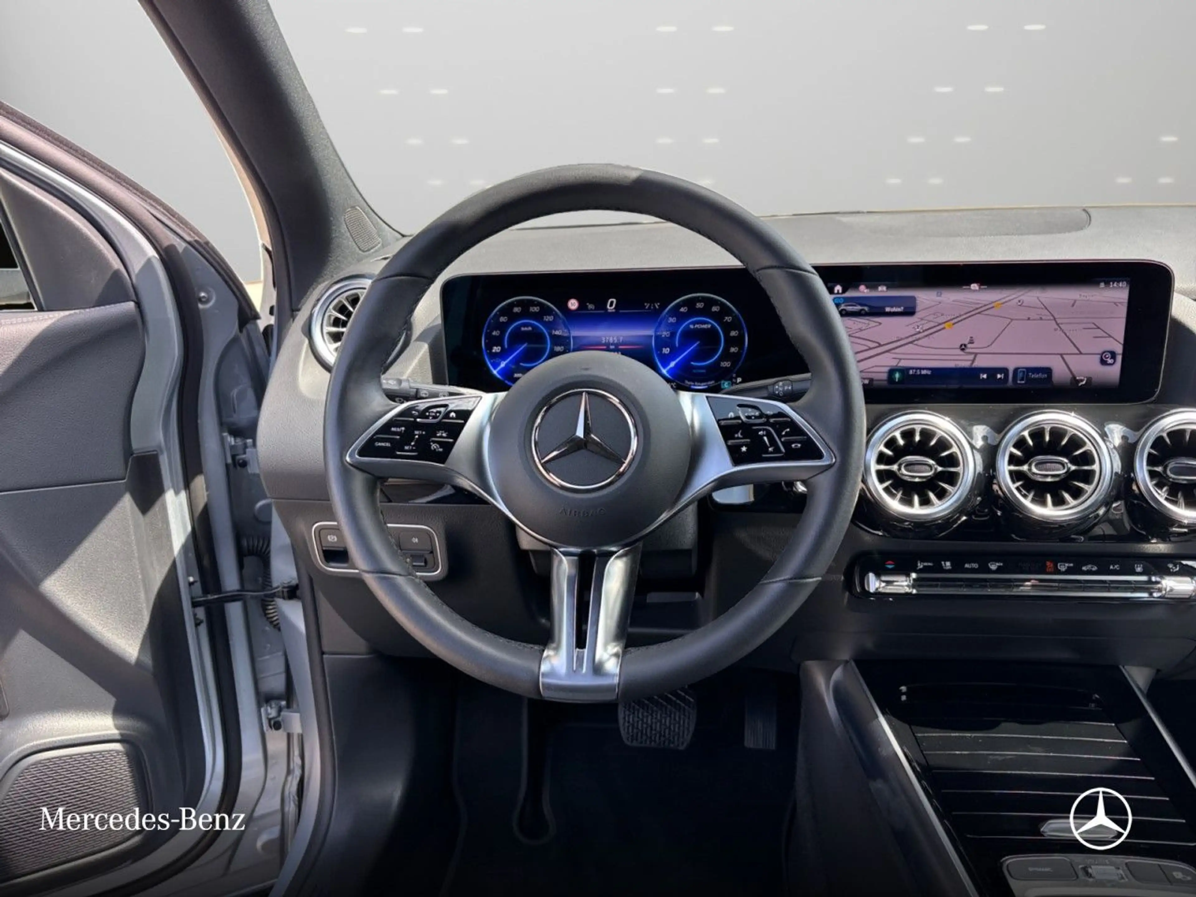 Mercedes-Benz EQA 300 4M PROG+ADVANCED+AHK+KAMERA+SPUR — photo 14