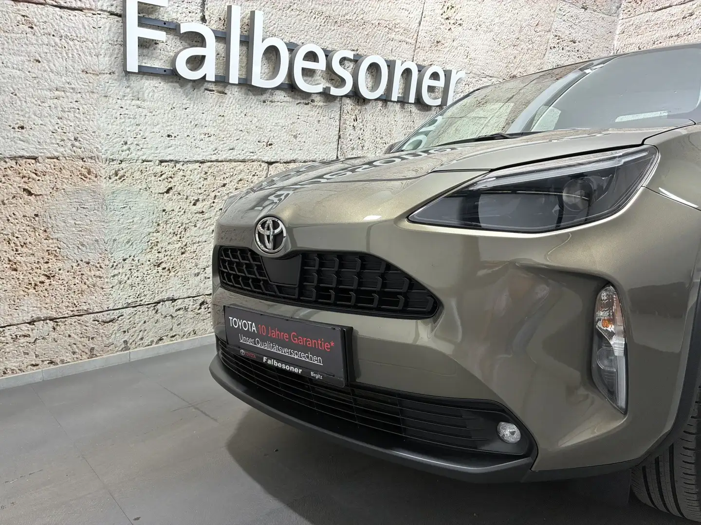 Toyota Yaris Cross 1,5 VVT-ie Active + AHK Grün - 2