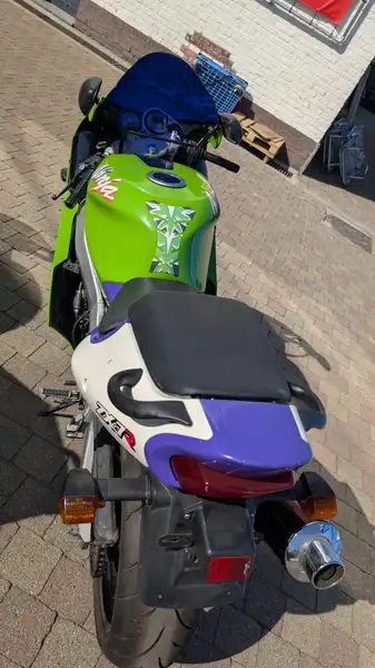 Kawasaki Ninja ZX-7R - foto 6