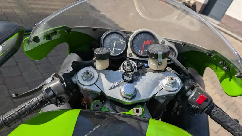 Kawasaki Ninja ZX-7R - foto 5