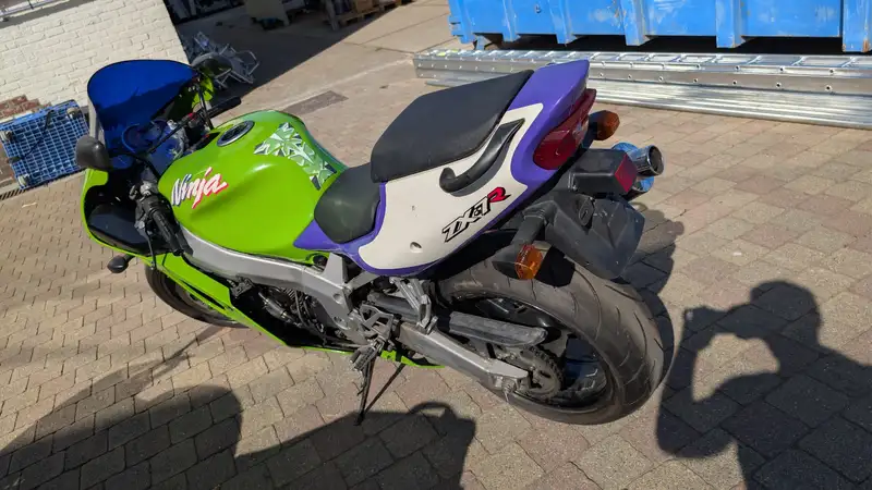 Kawasaki Ninja ZX-7R - foto 7