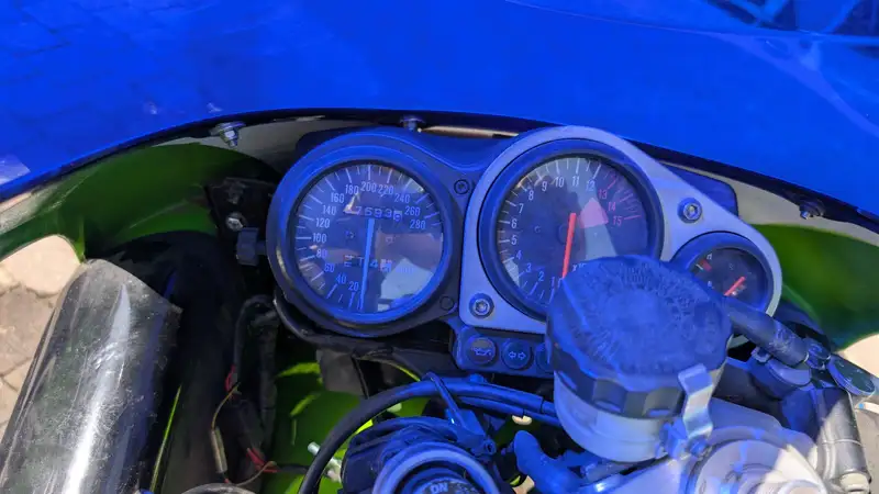 Kawasaki Ninja ZX-7R - foto 4