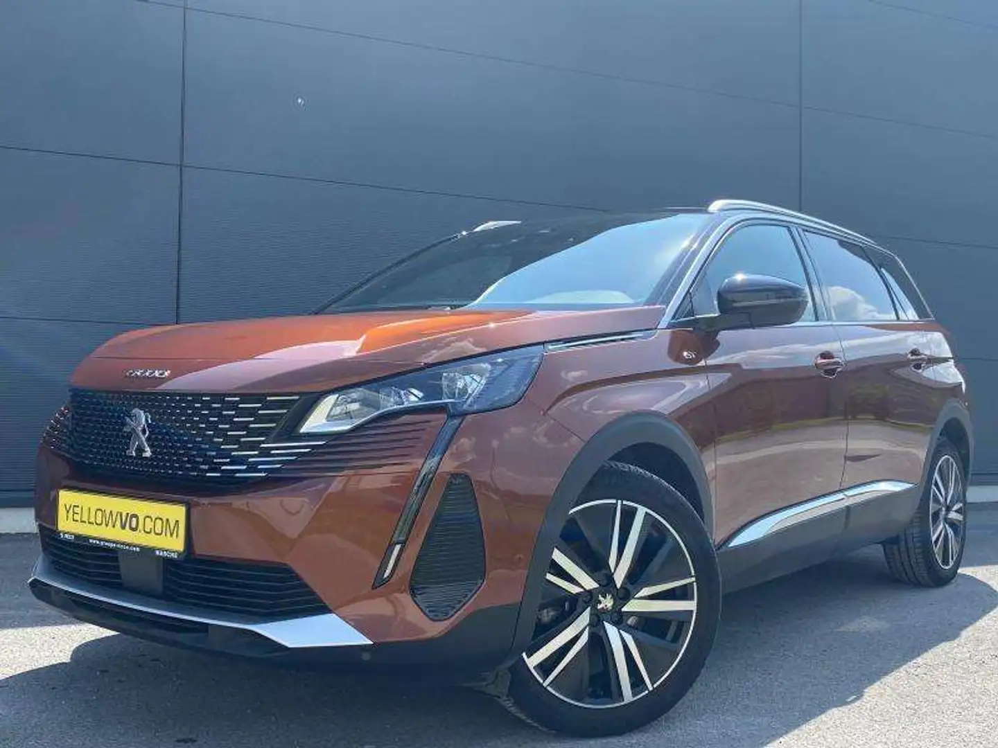 Peugeot 5008 GT / EAT8 / 7 Places / 1.5 Blu Bruin - 1