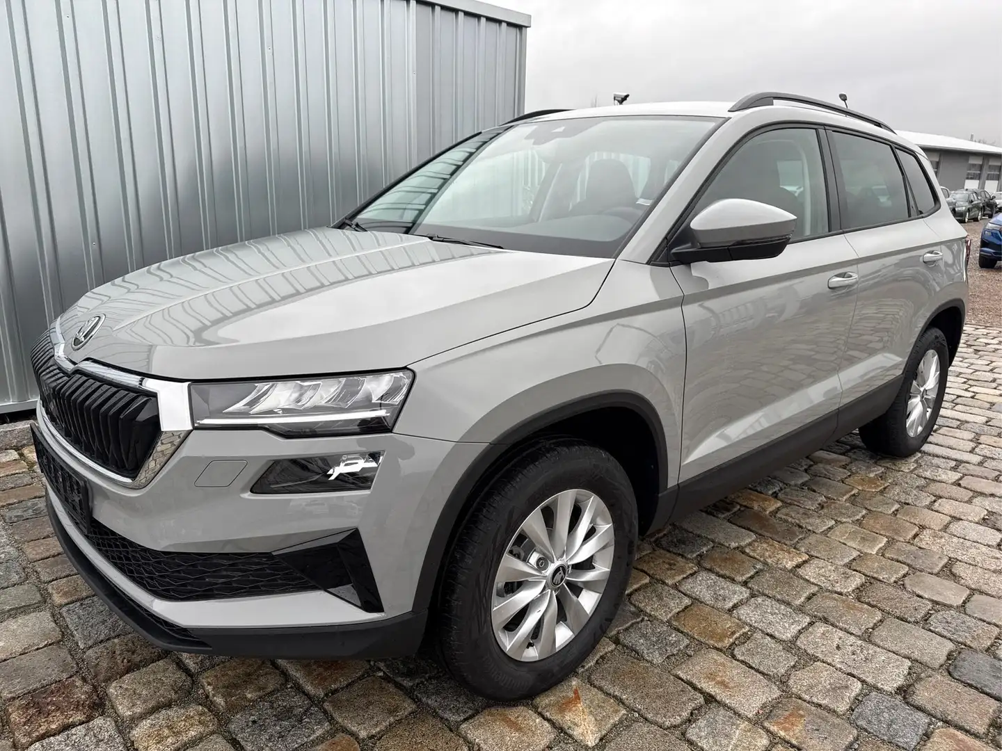 Skoda Karoq Selection 1.5 TSI 150 PS DSG 4 Jahre Garantie-A... Grau - 1