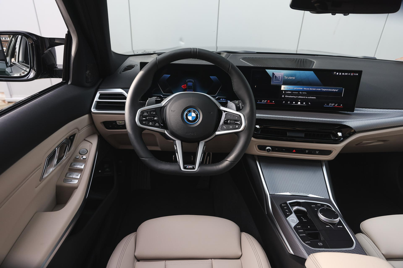 BMW 330 3 Serie Touring 330e M Sport Automaat / Panoramada — photo 3