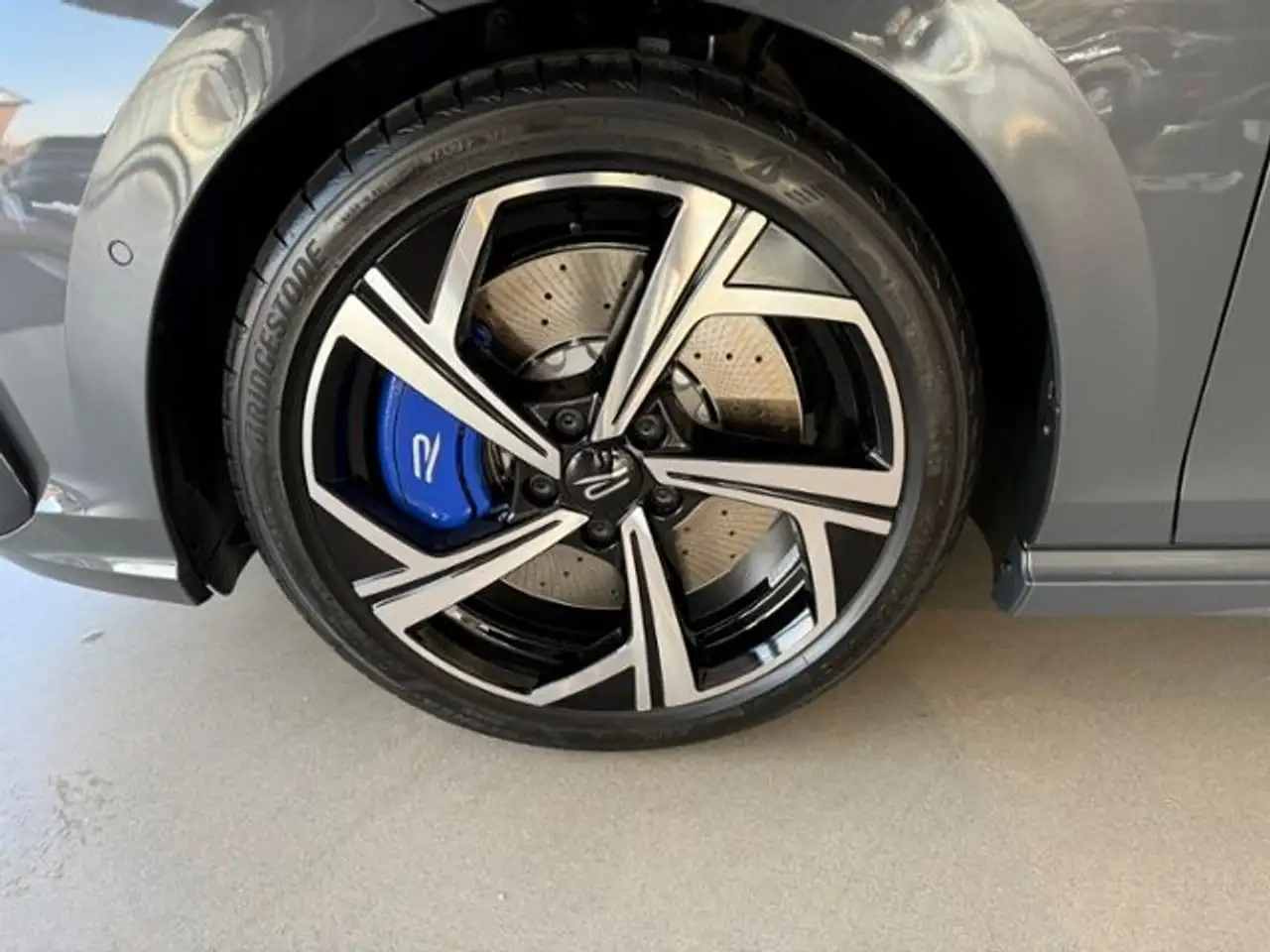 Volkswagen Golf R 2.0 TSI 4Motion | DCC | Matrix | ACC 13