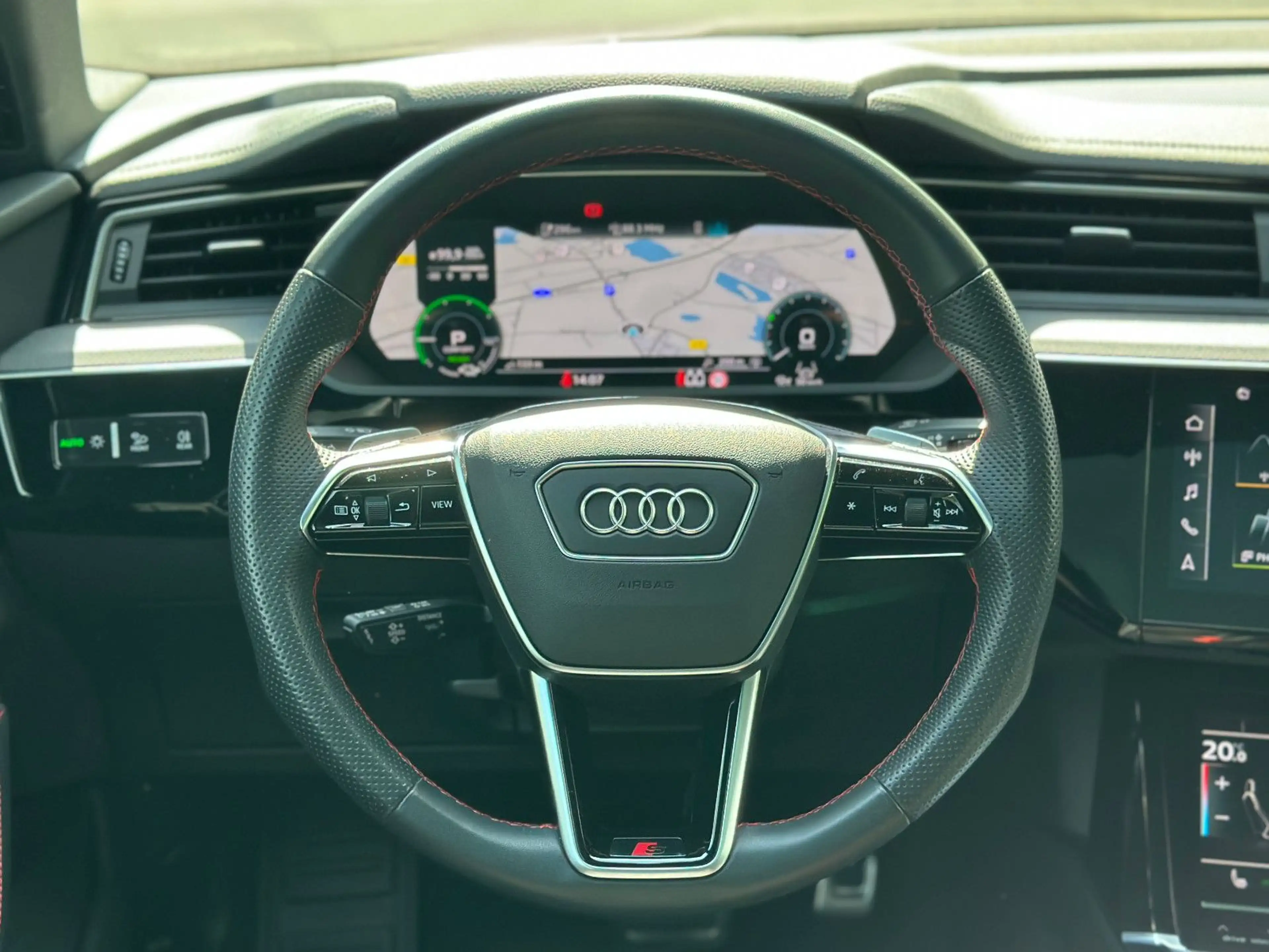 Audi Q8 e-tron 55 qu S LINE BLACK PANO B&O 360° LUFTF — photo 15