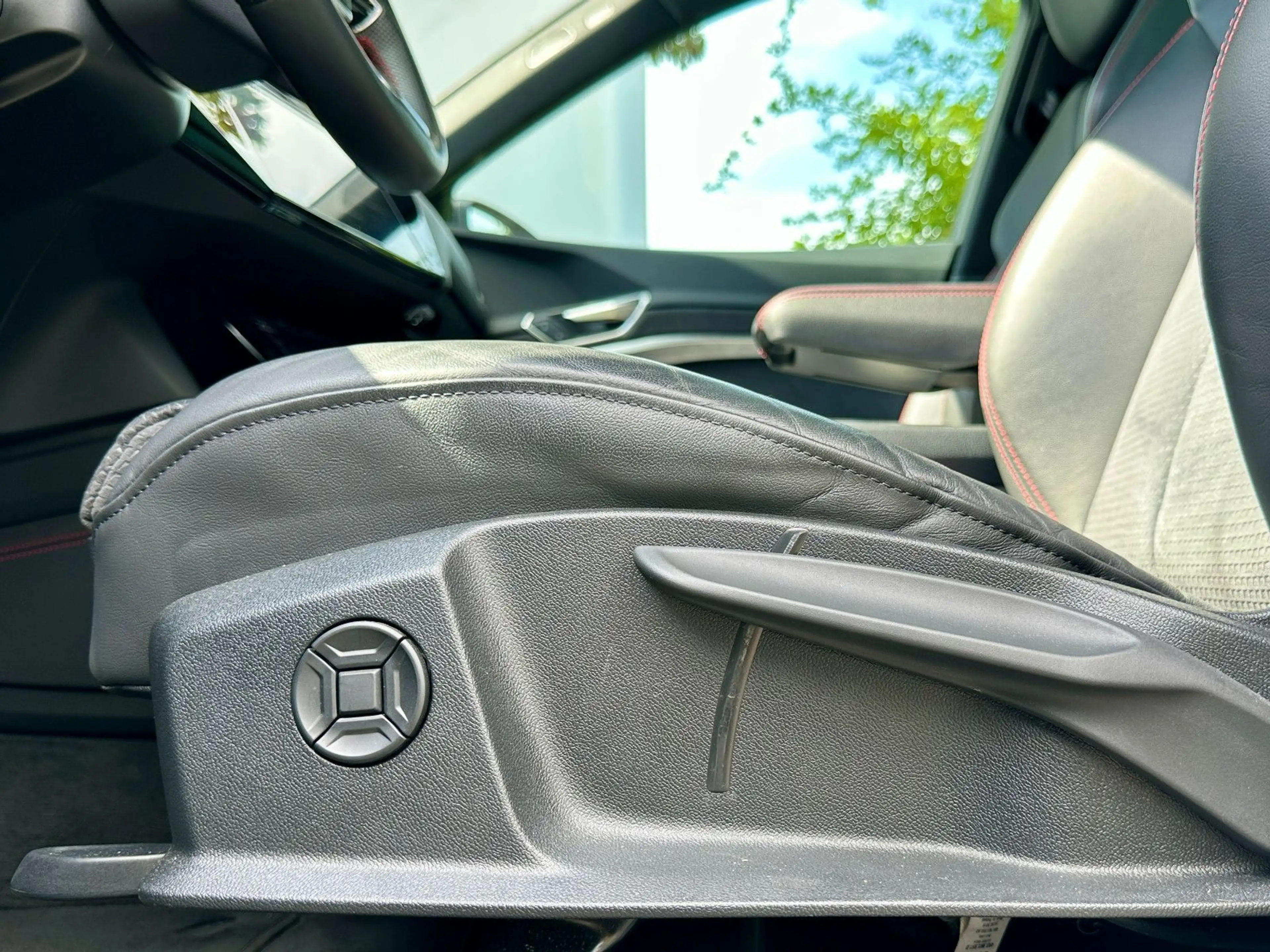 Audi Q8 e-tron 55 qu S LINE BLACK PANO B&O 360° LUFTF — photo 13