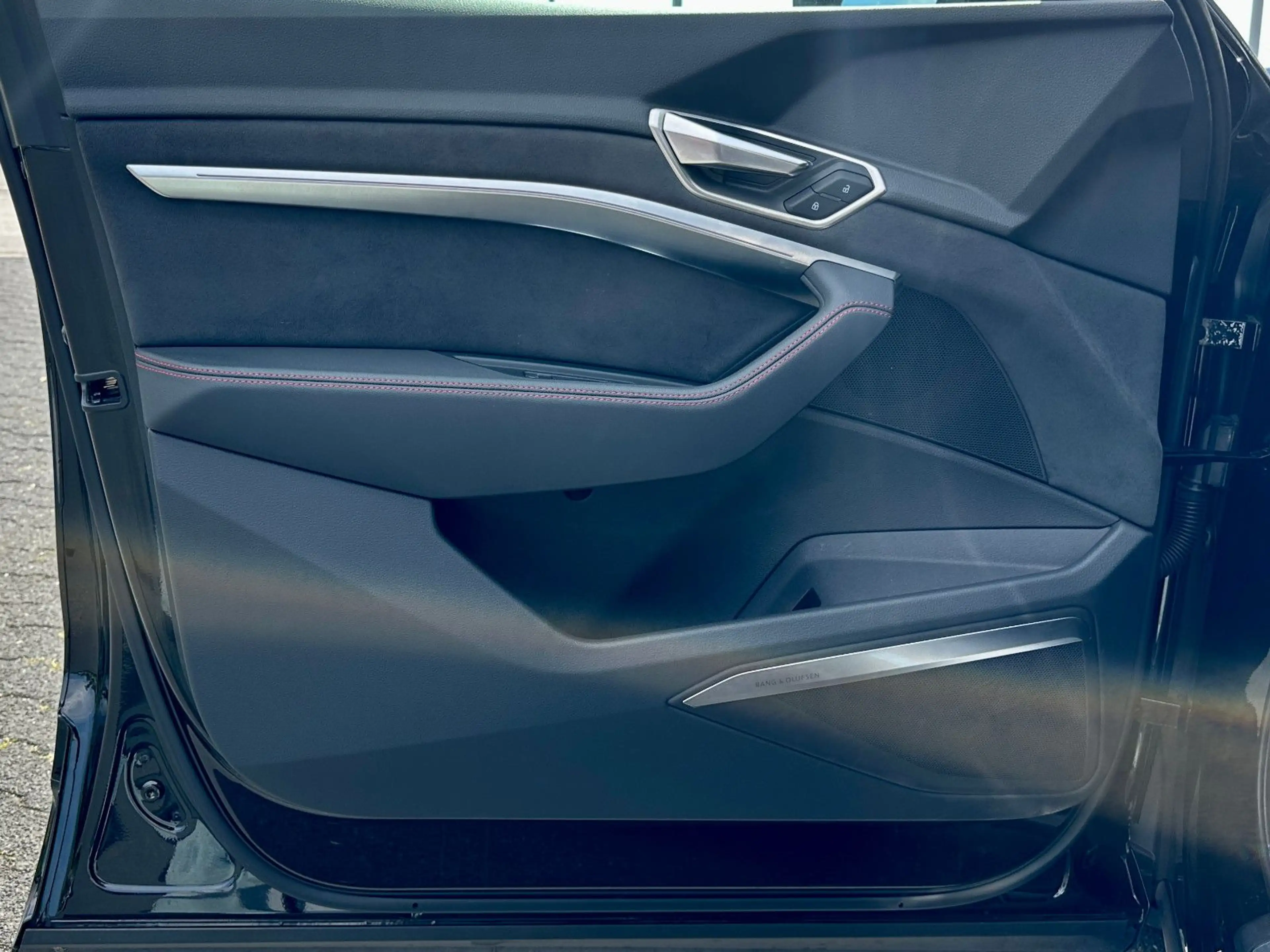 Audi Q8 e-tron 55 qu S LINE BLACK PANO B&O 360° LUFTF — photo 6
