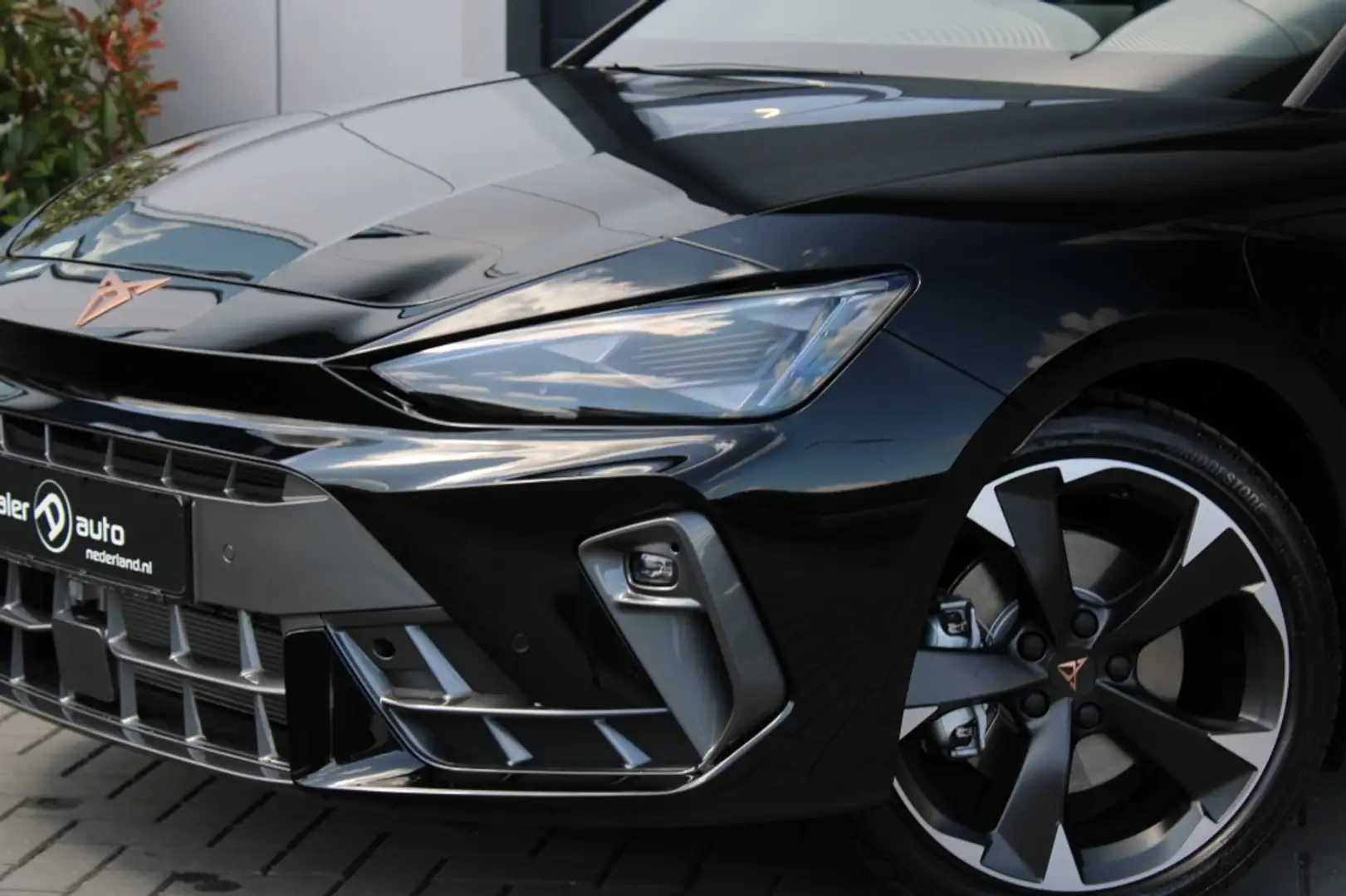 CUPRA Leon Sportstourer 1.5 TSI e-Hybrid 204 pk Business | Ac Zwart - 2