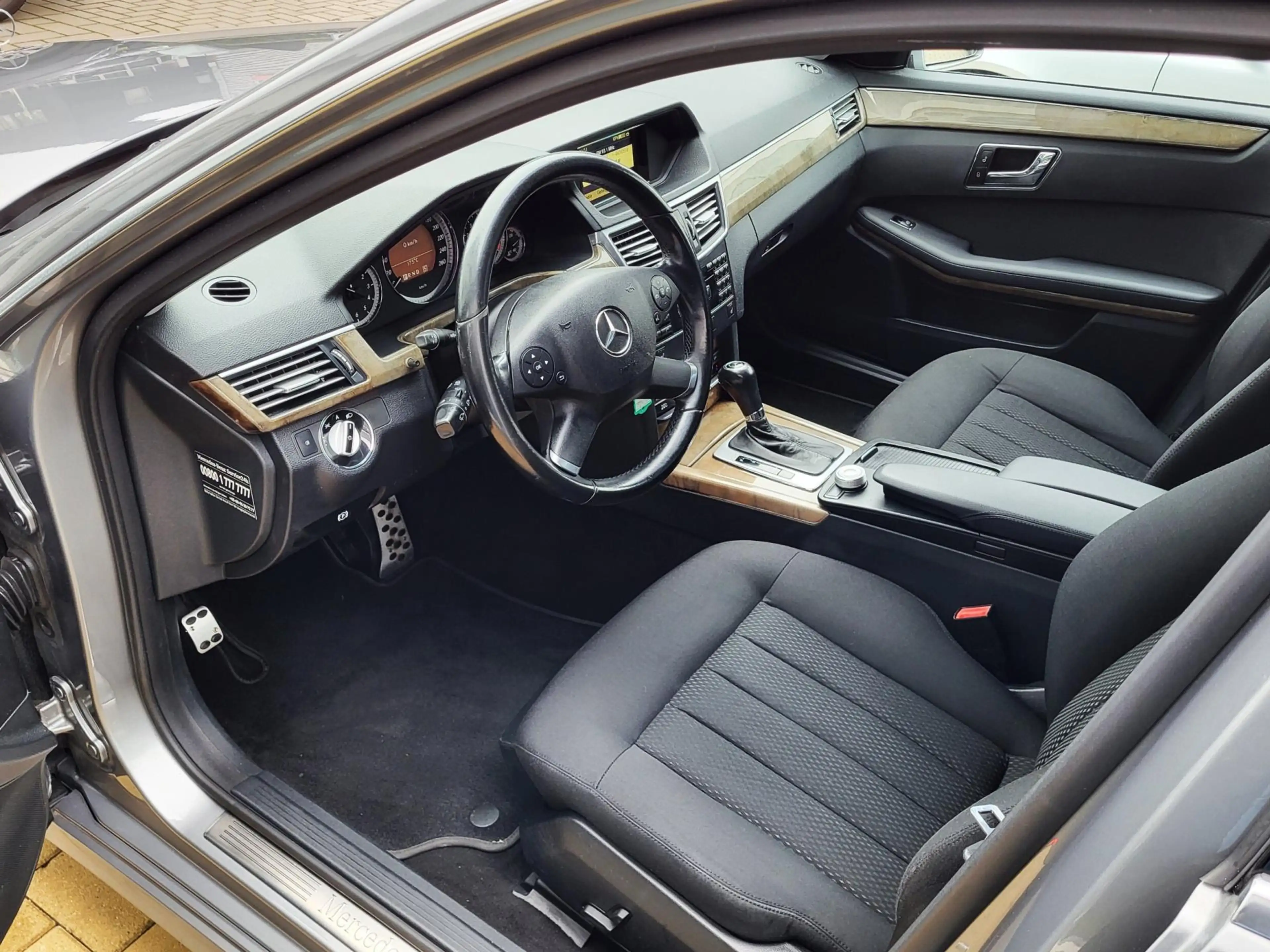 Mercedes-Benz E 250 Estate CGI Elegance / Luchtvering / ClimateControl — photo 10