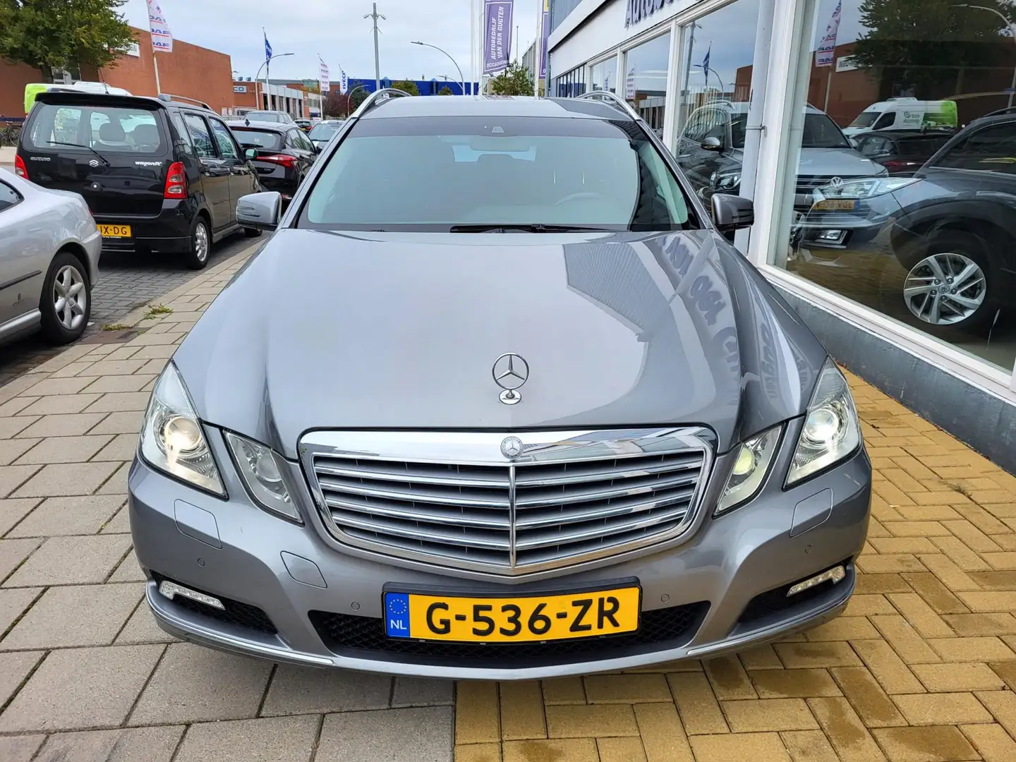 Mercedes-Benz E 250 Estate CGI Elegance / Luchtvering / ClimateControl Grijs - 2