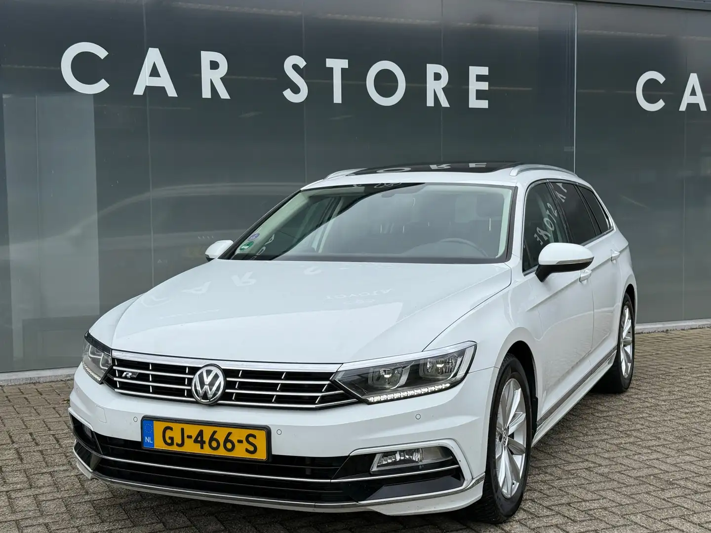 Volkswagen Passat Variant 1.4 TSI 150PK R-Line Pano|Sportstoelen|Carplay|Nav Weiß - 2