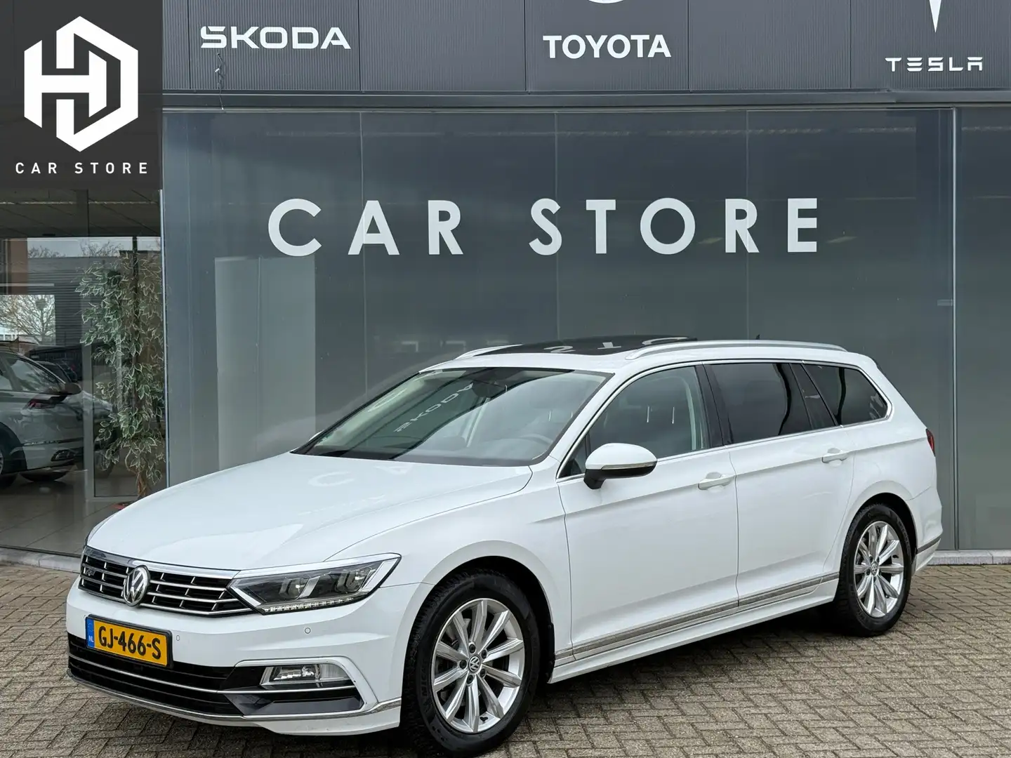 Volkswagen Passat Variant 1.4 TSI 150PK R-Line Pano|Sportstoelen|Carplay|Nav Weiß - 1