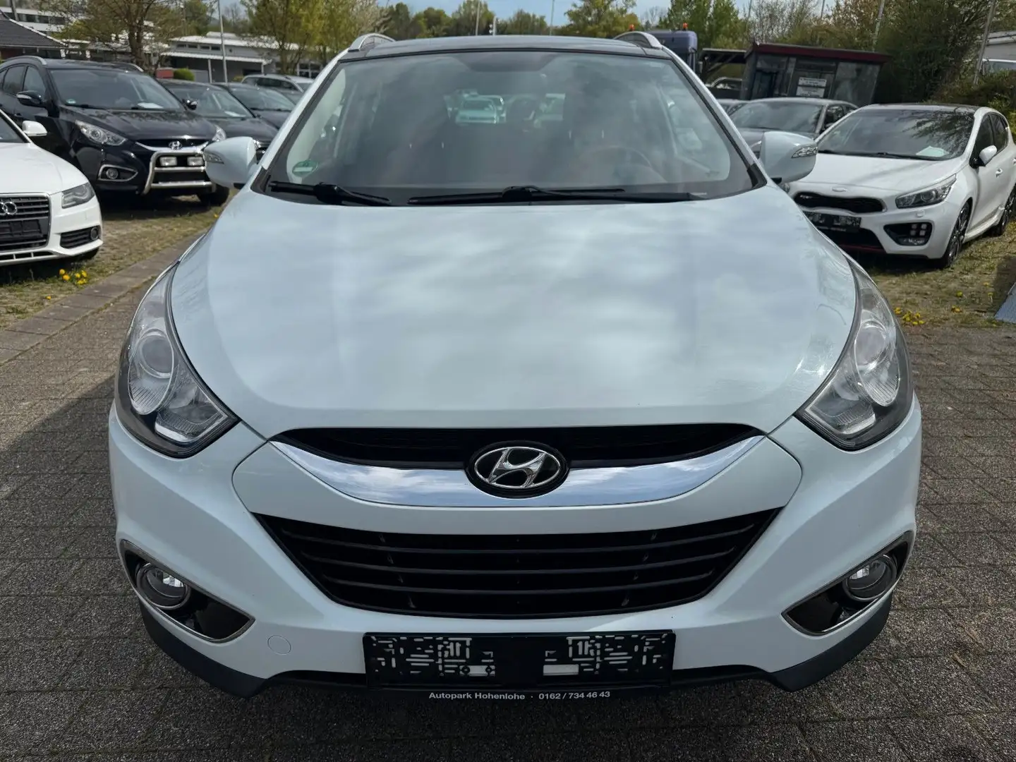Hyundai iX35 2.0 CRDi Premium 4WD *NAVI*LEDER*PANORAMA* Weiß - 2