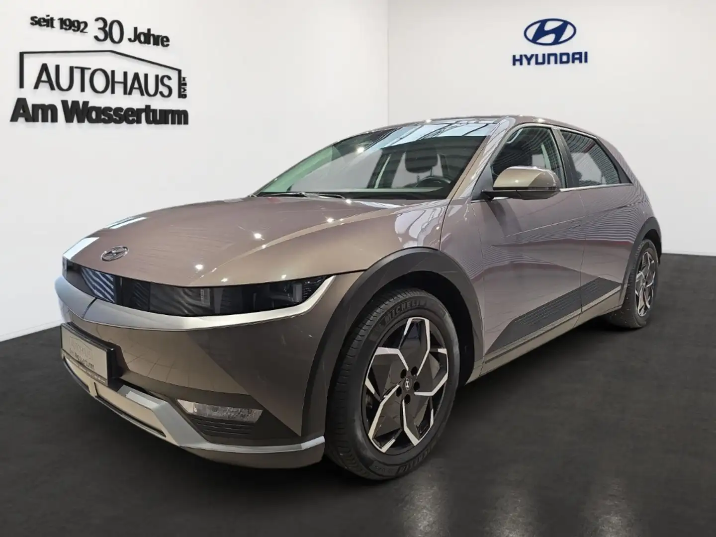Hyundai IONIQ 5 Basis MIT HECKANTRIEB UND 72,6KWH BATT. Grau - 1