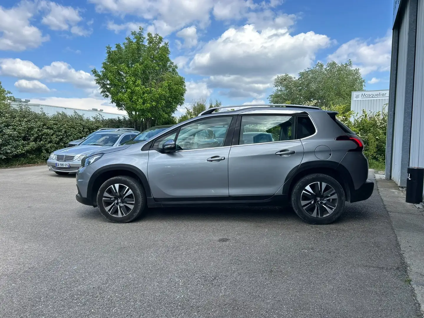 Peugeot 2008 Allure Grijs - 2