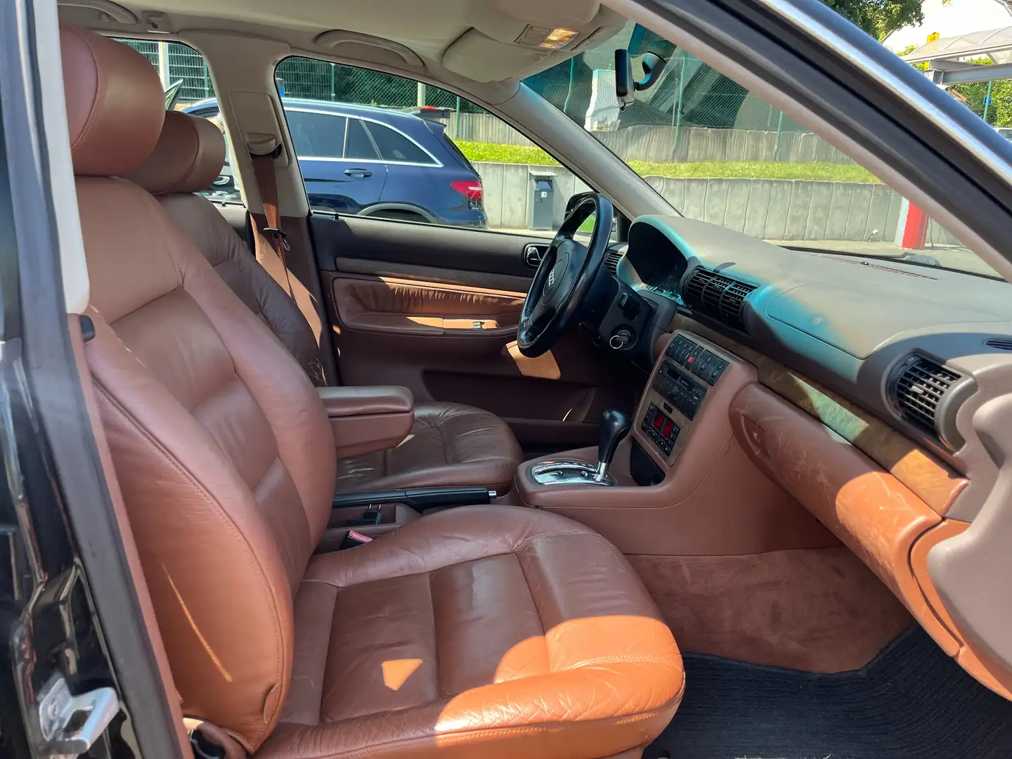 Audi A4 Avant 2.4 AUTOMATIK LEDER Noir - 1