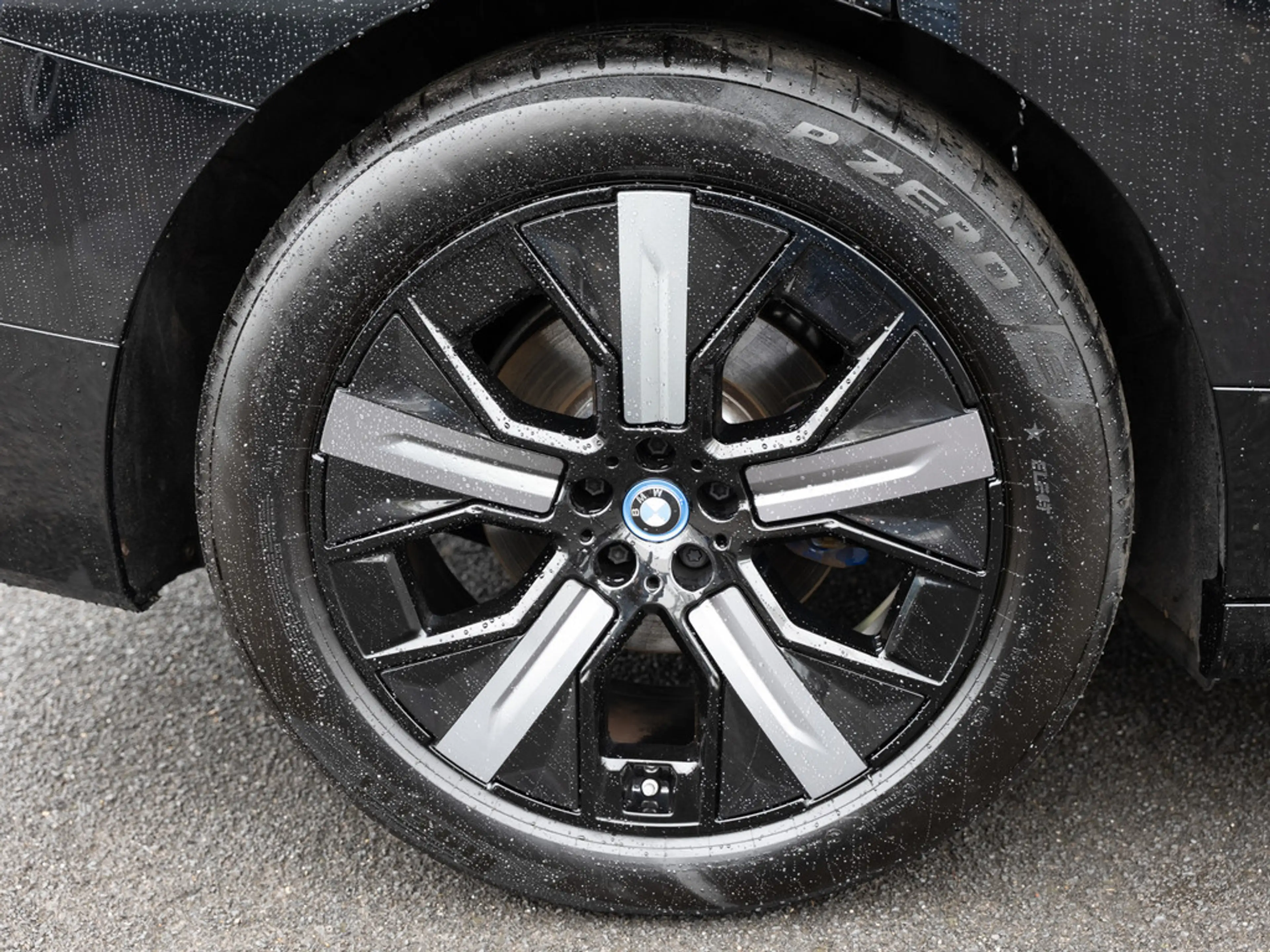 BMW iX xDrive40 Sport AHK HUD 360° LED ACC NAVI — photo 10