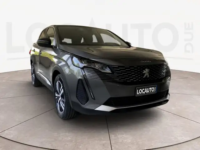 Peugeot 3008 view 3