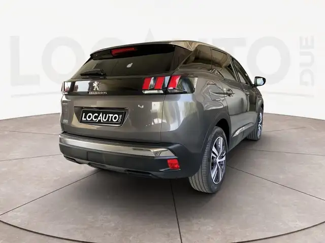 Peugeot 3008 view 4