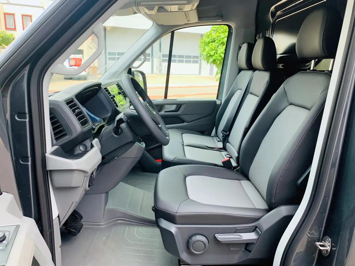 Volkswagen Crafter 35 2.0 Tdi L3H3 140Pk BPM vrij DSG-8 LED NAVI CRUI Серый - 2