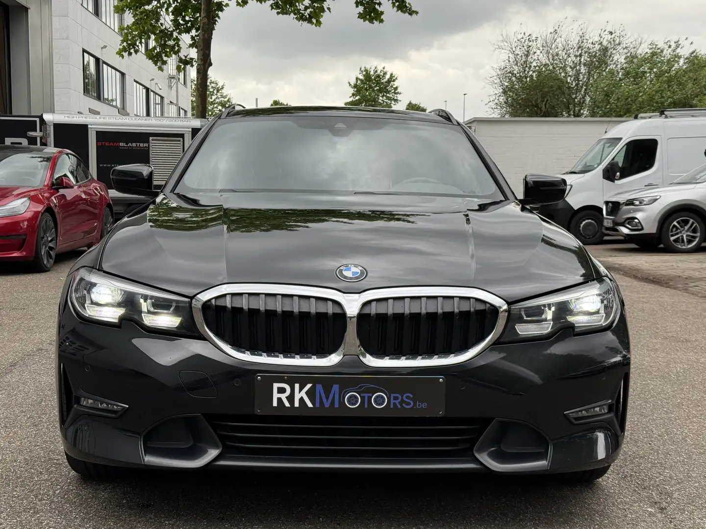 BMW 318 318i Touring Aut. Luxury Line Negro - 2