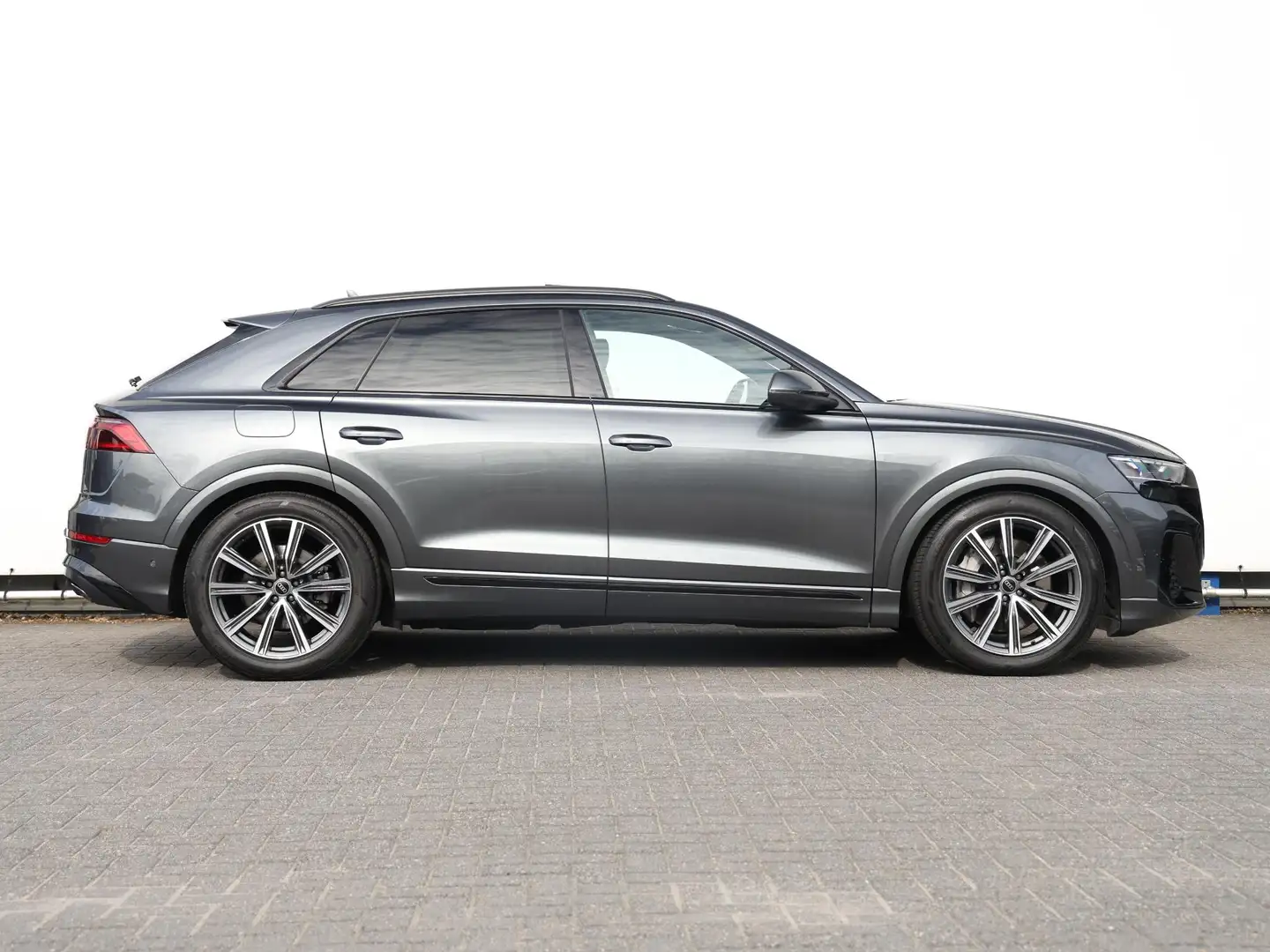 Audi Q8 55 TFSI e quattro Pro Line S 394pk | Vierwielsturi Gris - 2