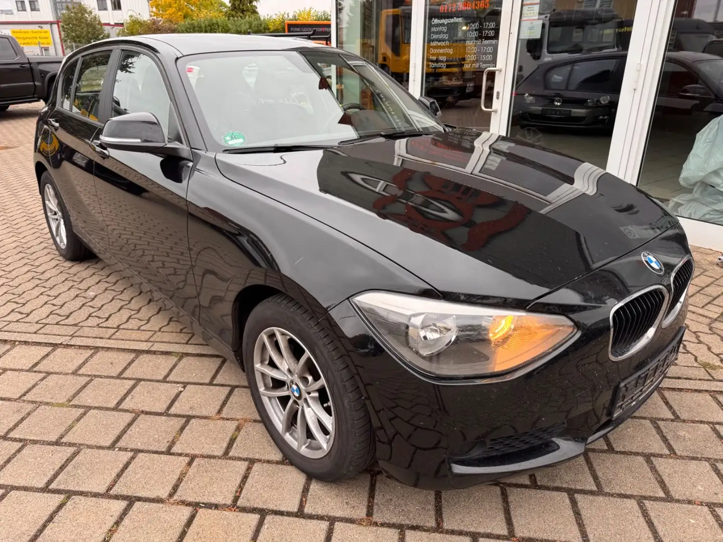 BMW 116 i 5-trg. Automatik, 1Hand,Garantie Schwarz - 2