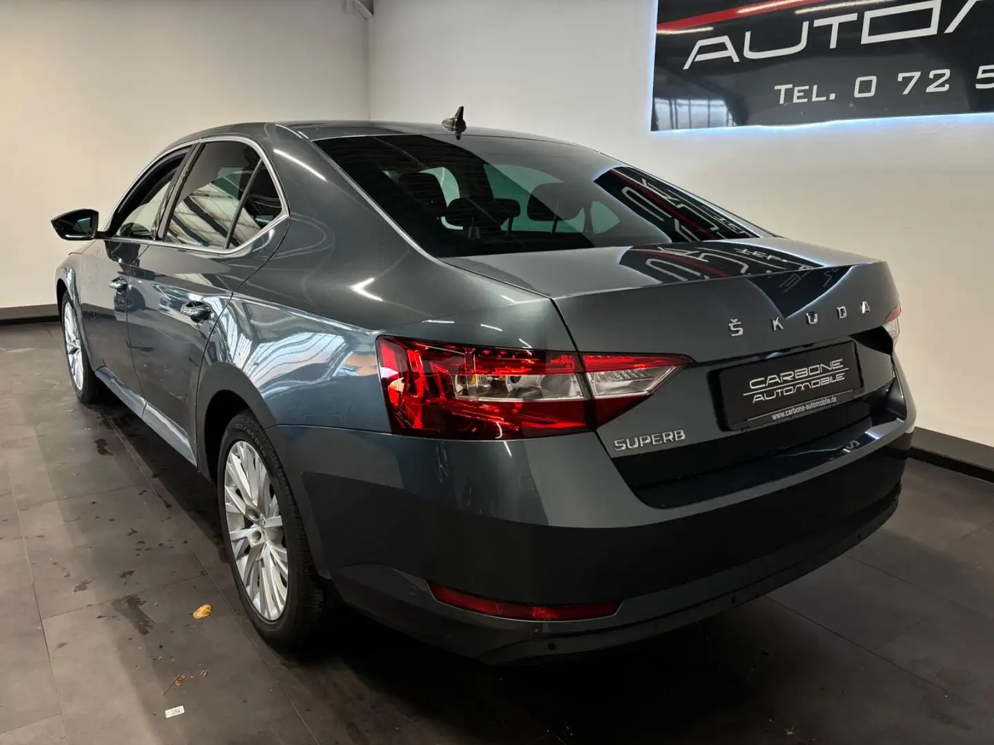 Skoda Superb 2.0 TDI DSG Limousine Ambition Szary - 2