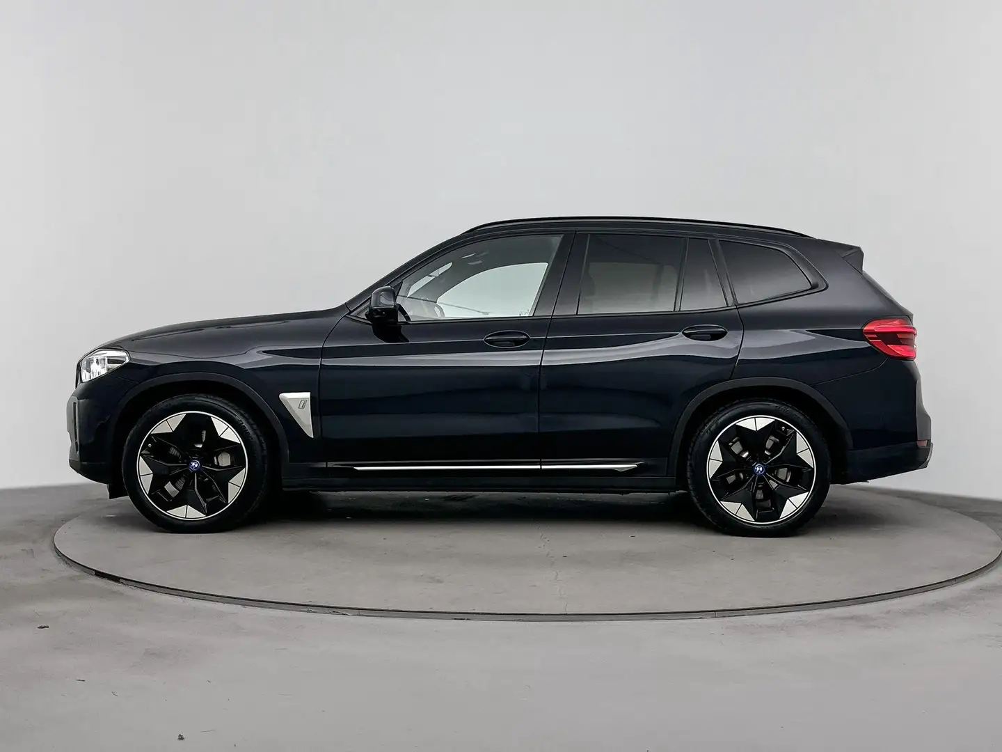 BMW iX3 High Executive 80 kWh | PANORAMADAK | LEDER | LED Blauw - 2