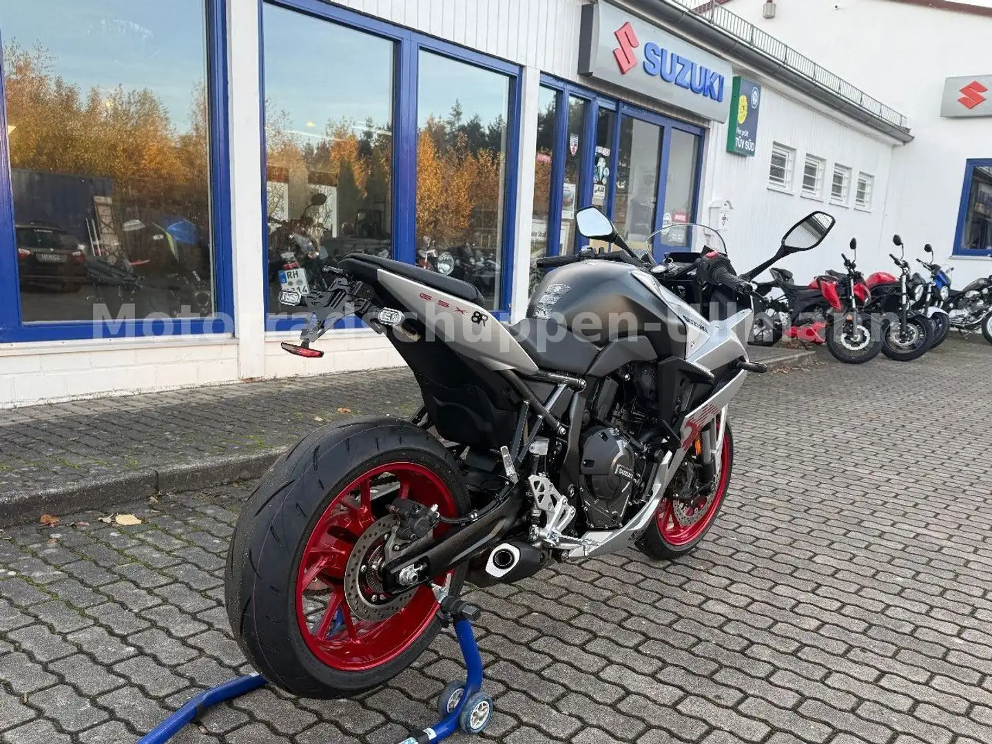 Suzuki GSX 8R GSX-R Silber - 2