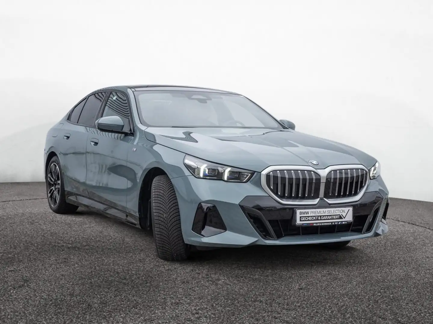 BMW 520 i M-Sport PANO+STANDHZG+AHK+HUD Groen - 2