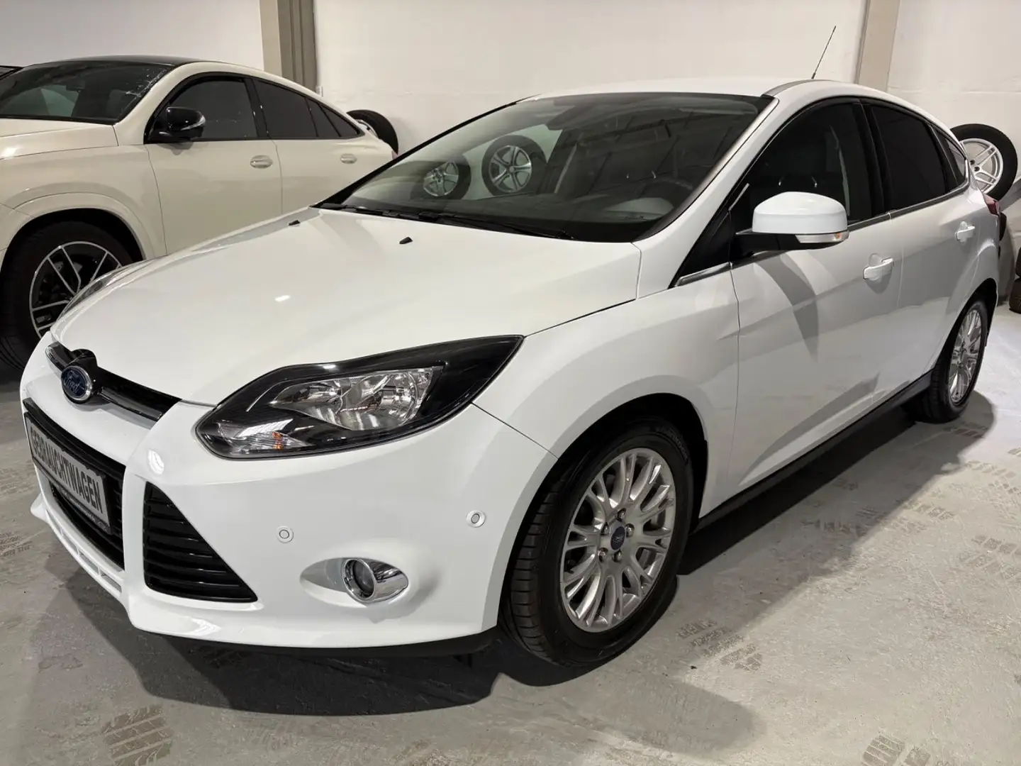 Ford Focus Lim. Titanium SR&WR Weiß - 1