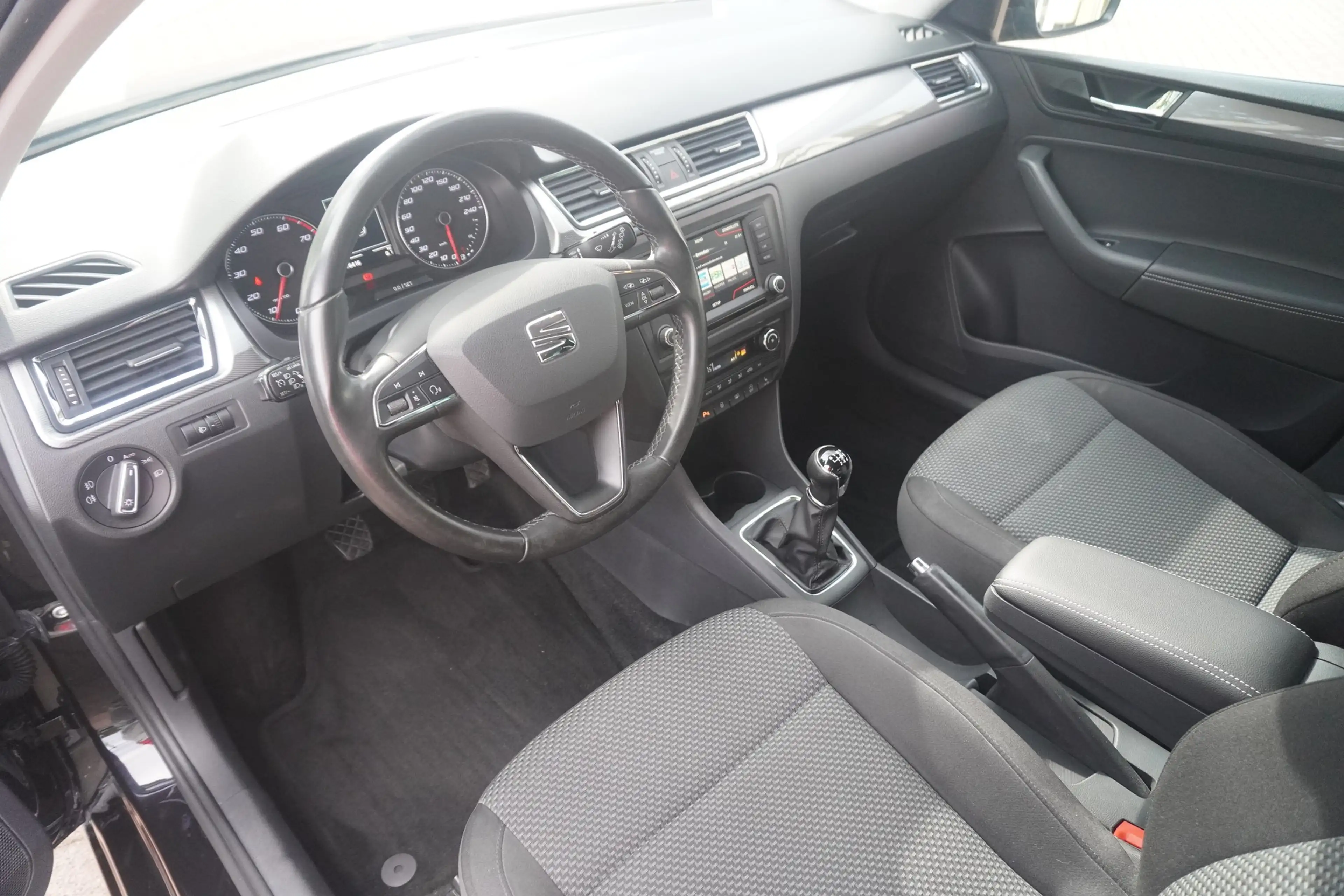 SEAT Toledo 1.0 TSI Xcellence Navi AHK PDC Kamera DAB — photo 8