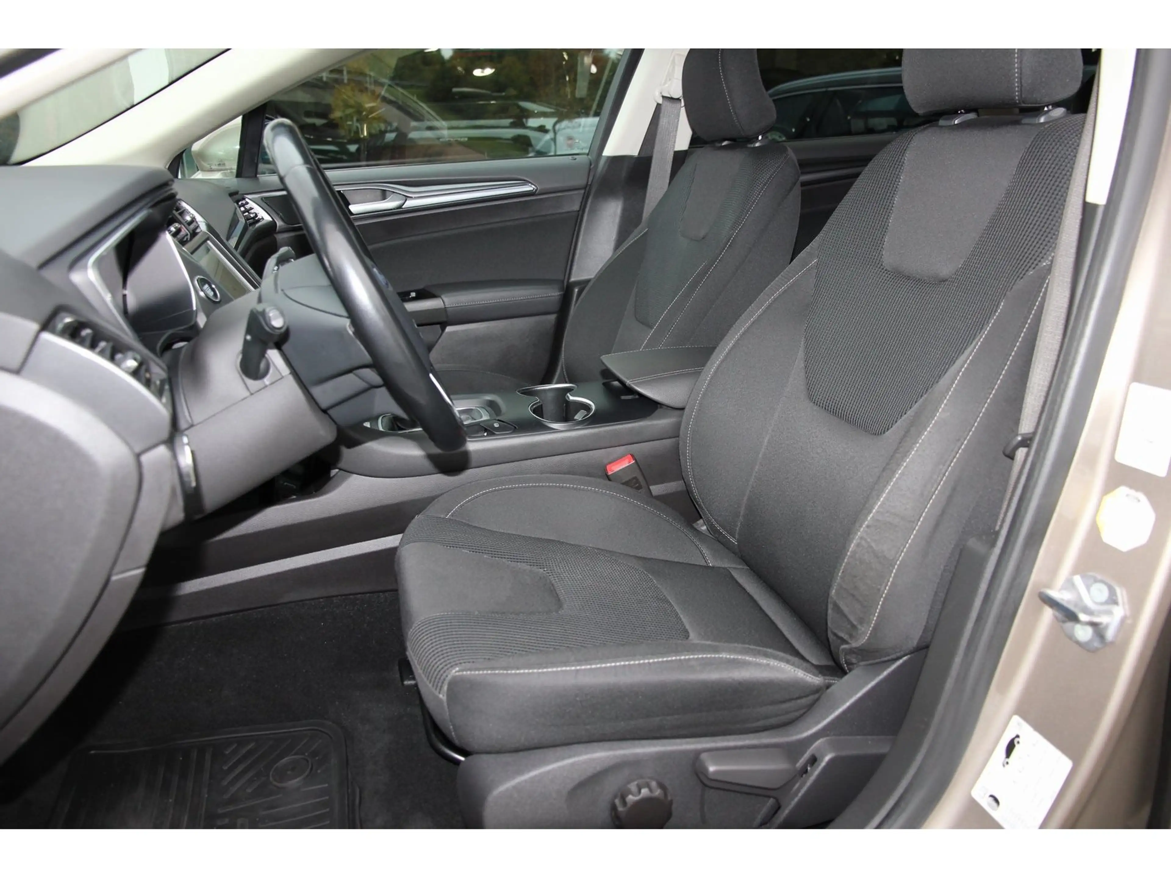 Ford Mondeo Turnier 2.0 Hybrid AHK GJR e-Klappe LED — photo 11