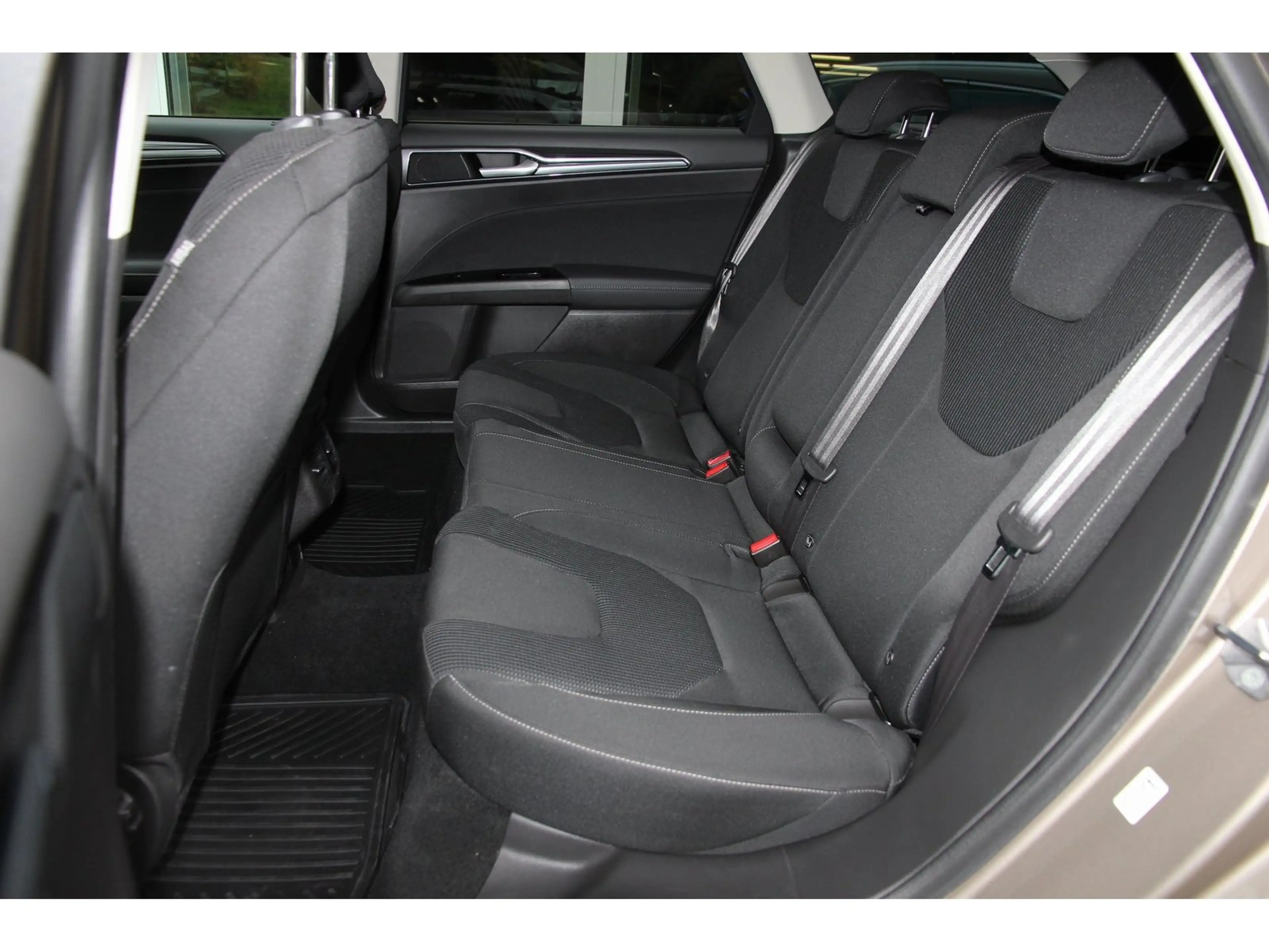 Ford Mondeo Turnier 2.0 Hybrid AHK GJR e-Klappe LED — photo 9
