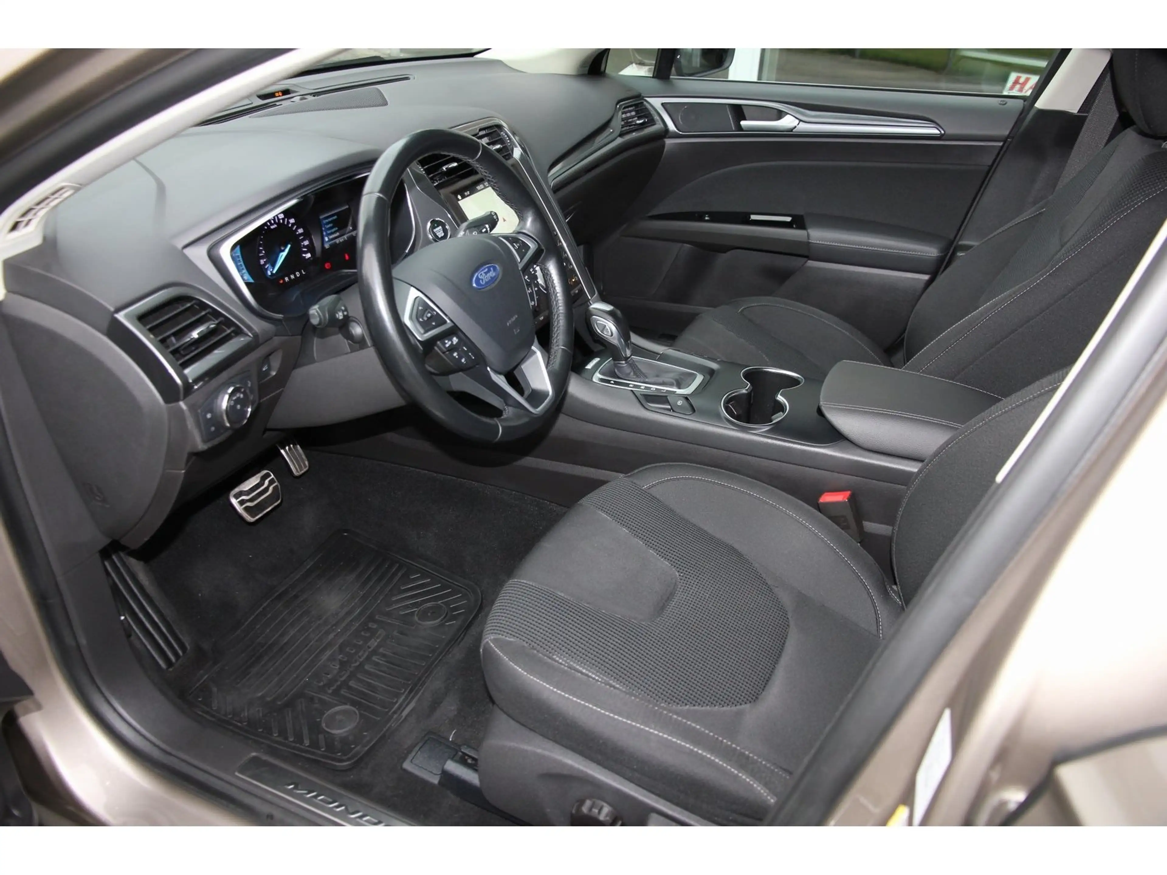 Ford Mondeo Turnier 2.0 Hybrid AHK GJR e-Klappe LED — photo 10