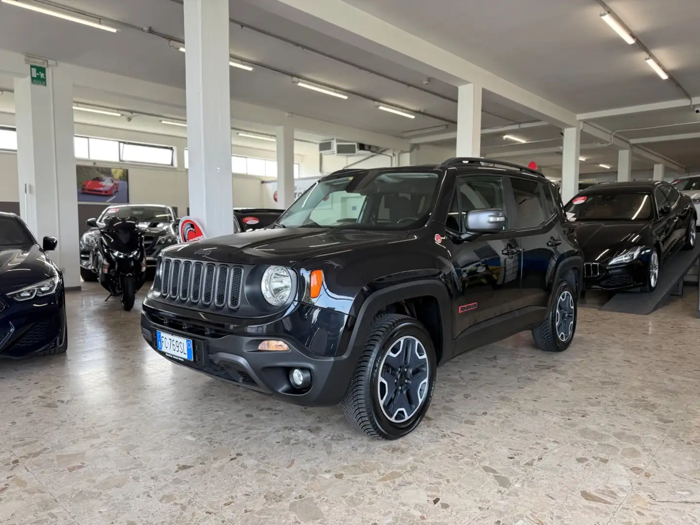 Jeep Renegade 2.0 Mjt 170CV 4WD Active Drive Low Trailhawk Noir - 1