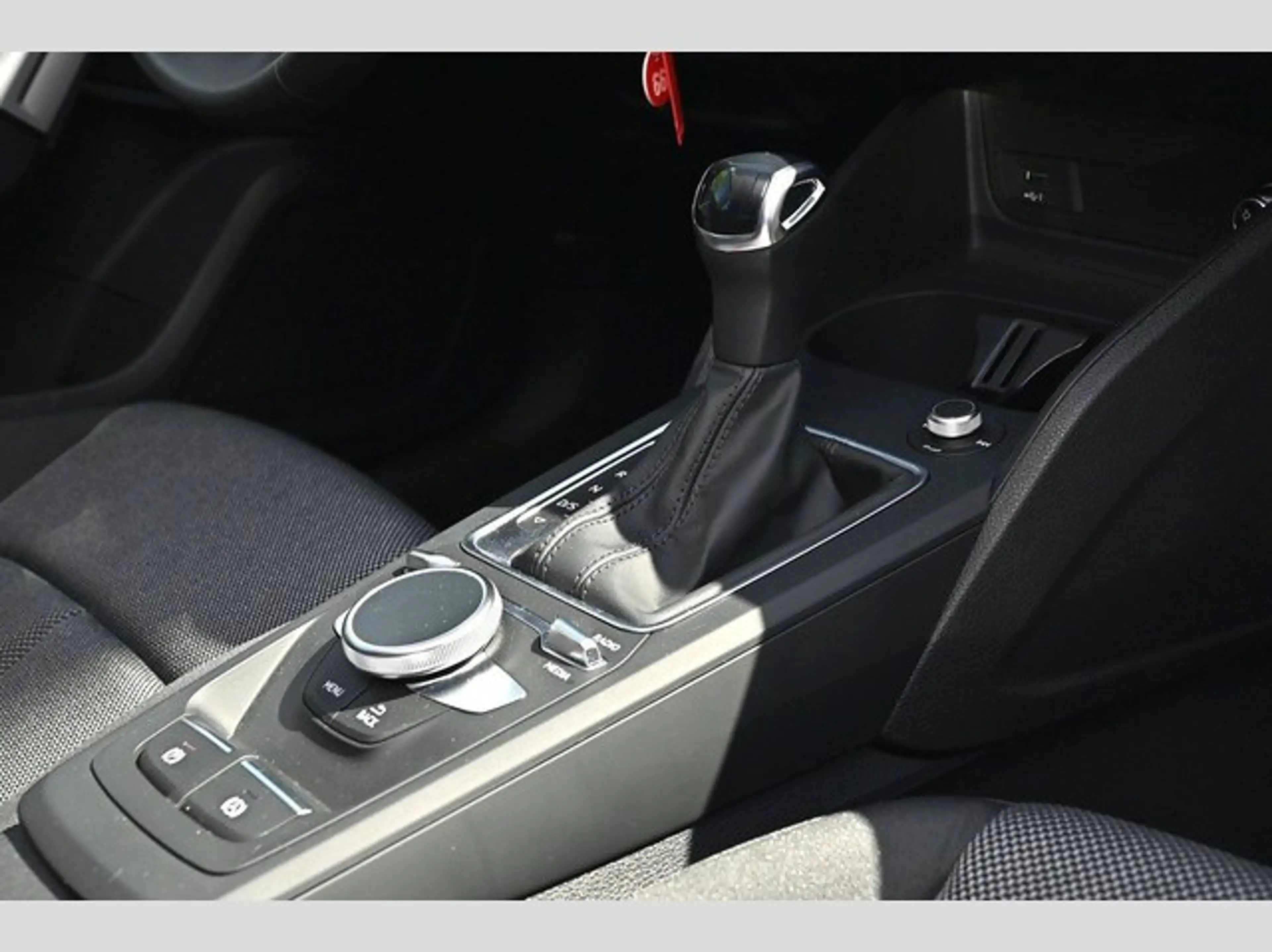 Audi Q2 35 TFSI S tronic incl.Spurhalteassistent LED Sm... — photo 12