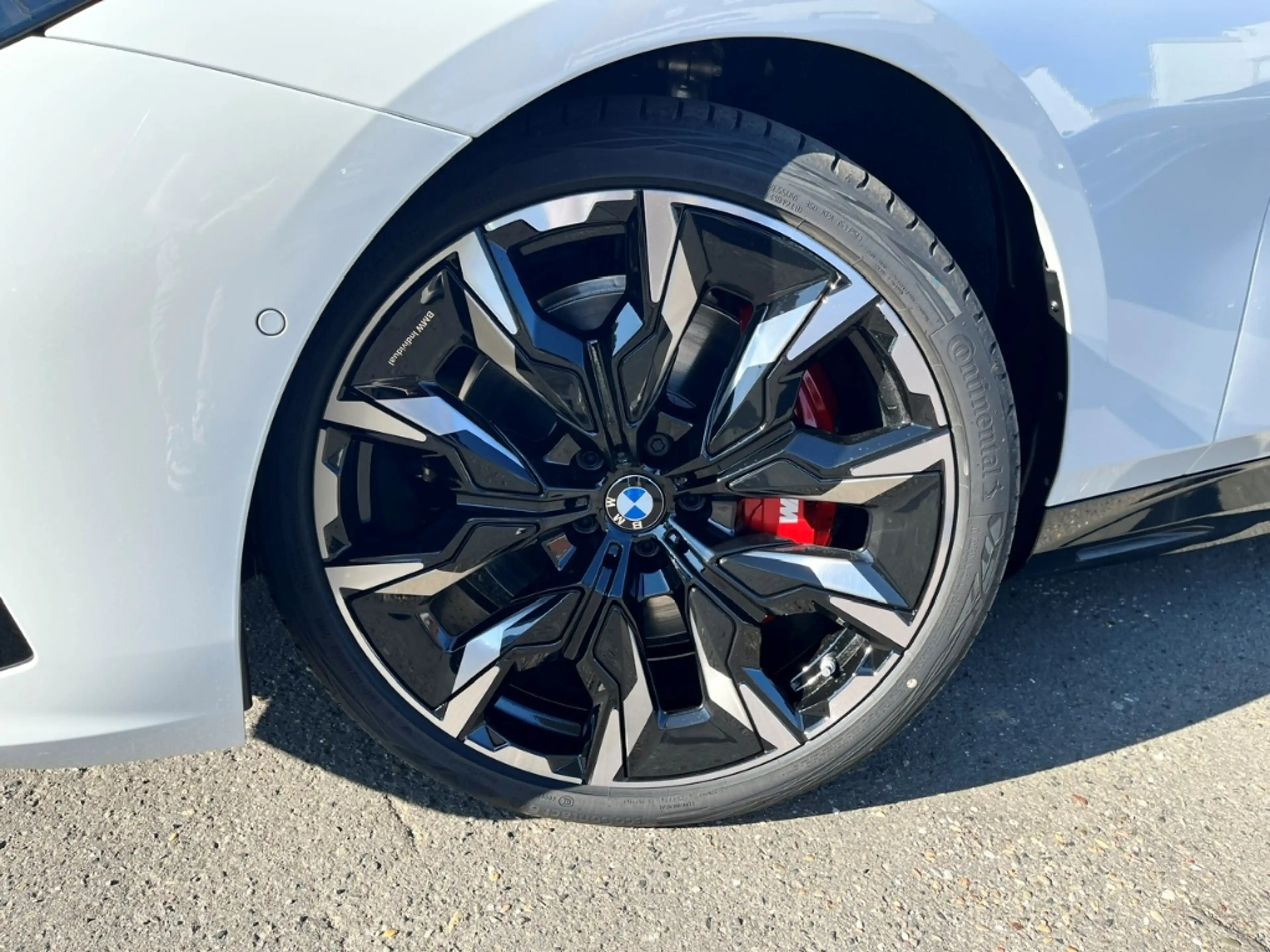 BMW i5 eDrive40 Sportpaket HUD AD AHK-el. klappb. AHK-kla — photo 9