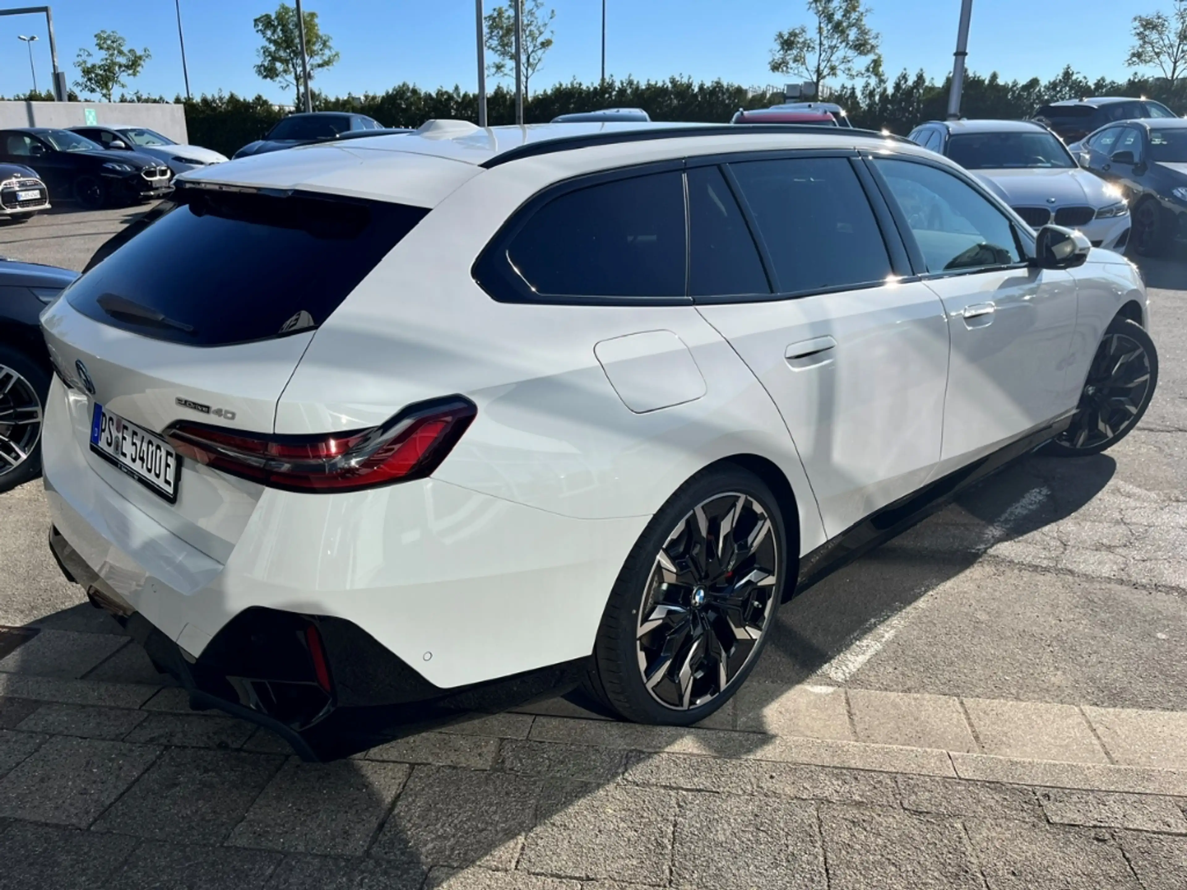 BMW i5 eDrive40 Sportpaket HUD AD AHK-el. klappb. AHK-kla — photo 13