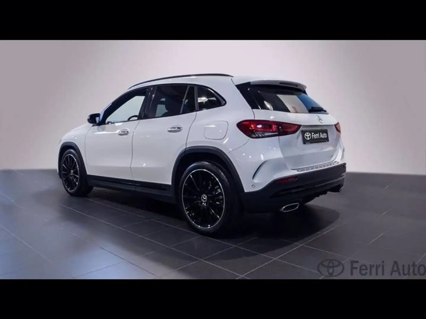 Mercedes-Benz GLA 250 Classe  premium auto Белый - 2