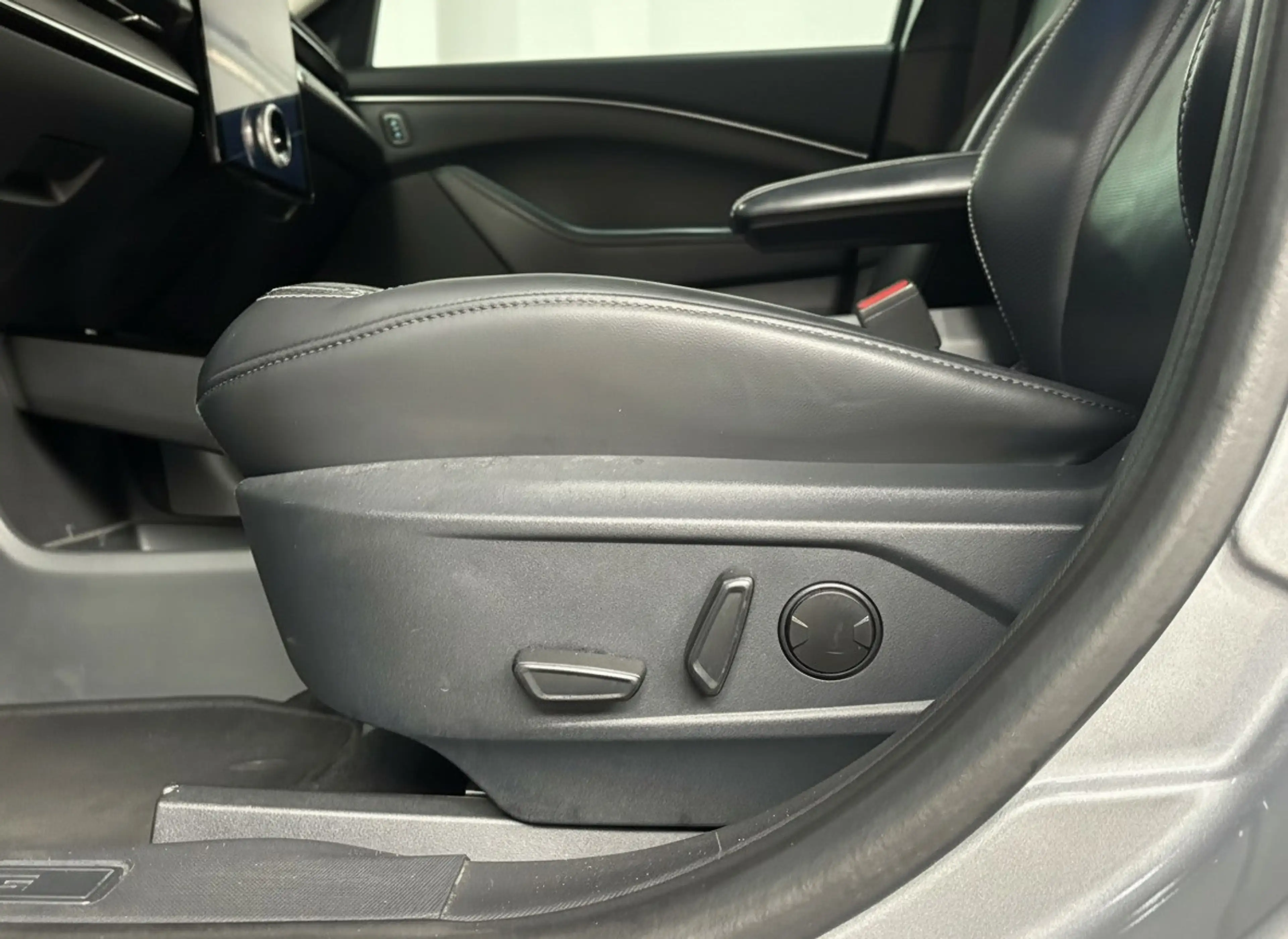 Ford Mustang Mach-E RWD 75 kWh - Pano - 360 - ACC — photo 10