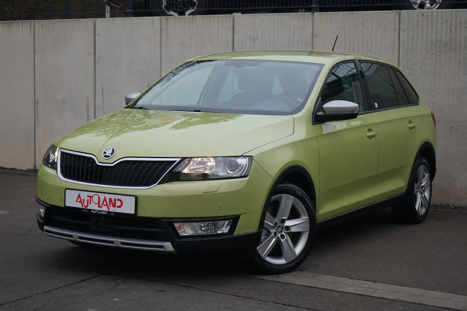 Skoda Rapid/Spaceback Rapid Spaceback Scoutline Klimaaut. Navi PDC DAB Grün - 2