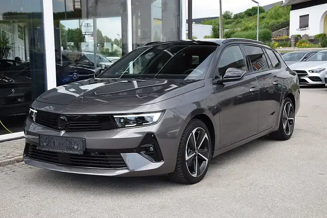 Opel Astra view 2