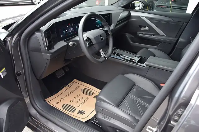 Opel Astra view 4